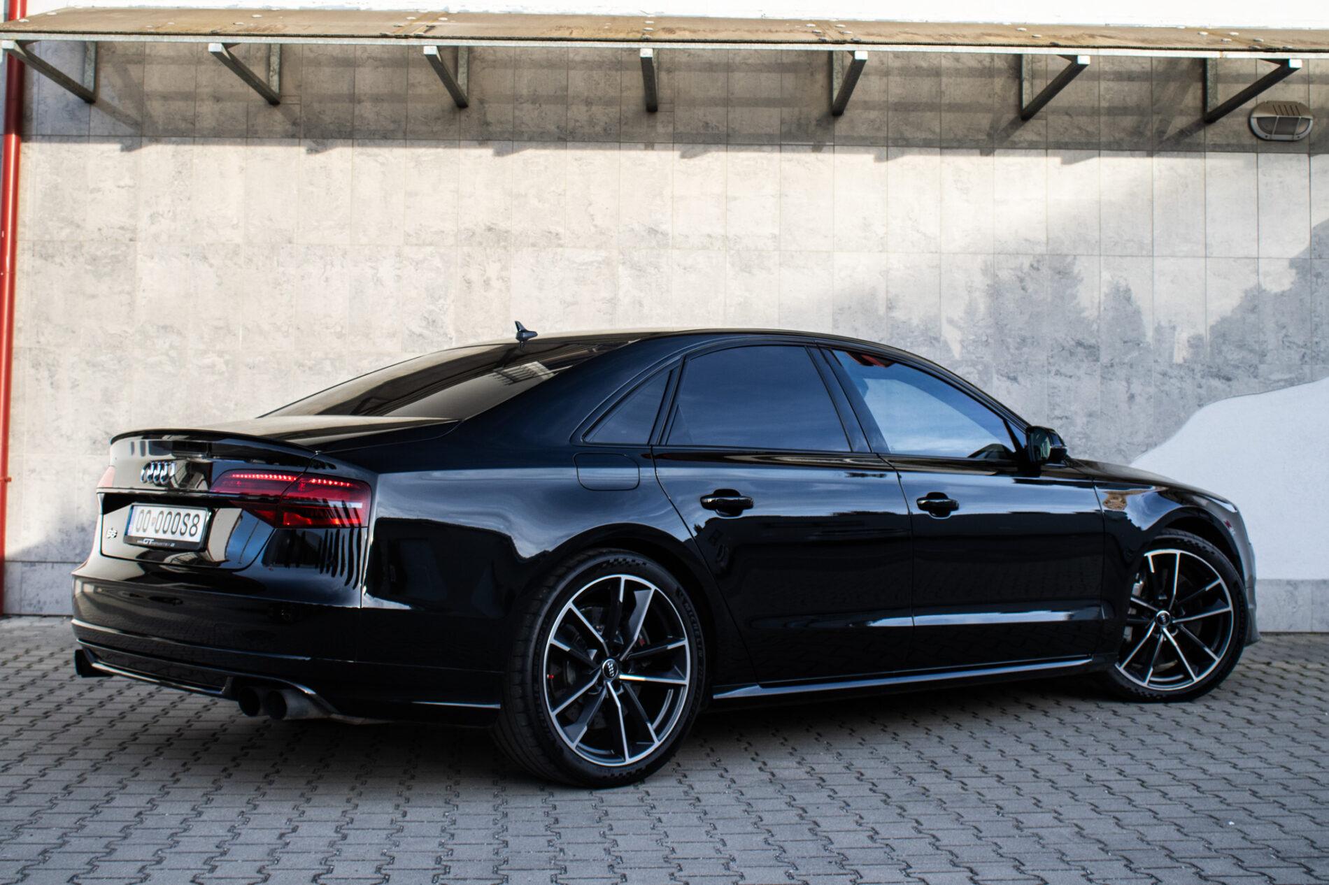 2017 AUDI S8, černá sedan, 183 235 km
