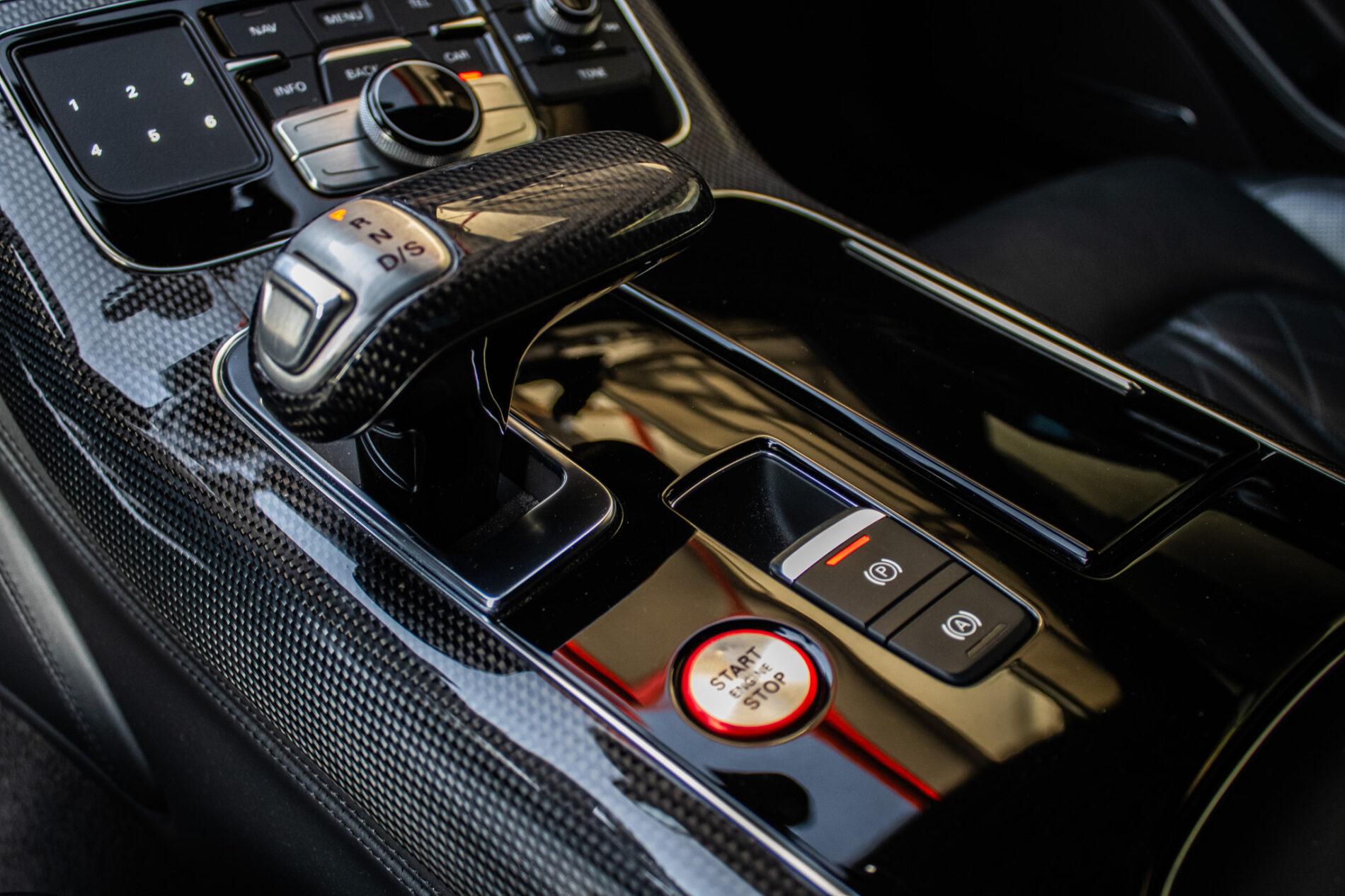 2017 AUDI S8, černá sedan, 183 235 km