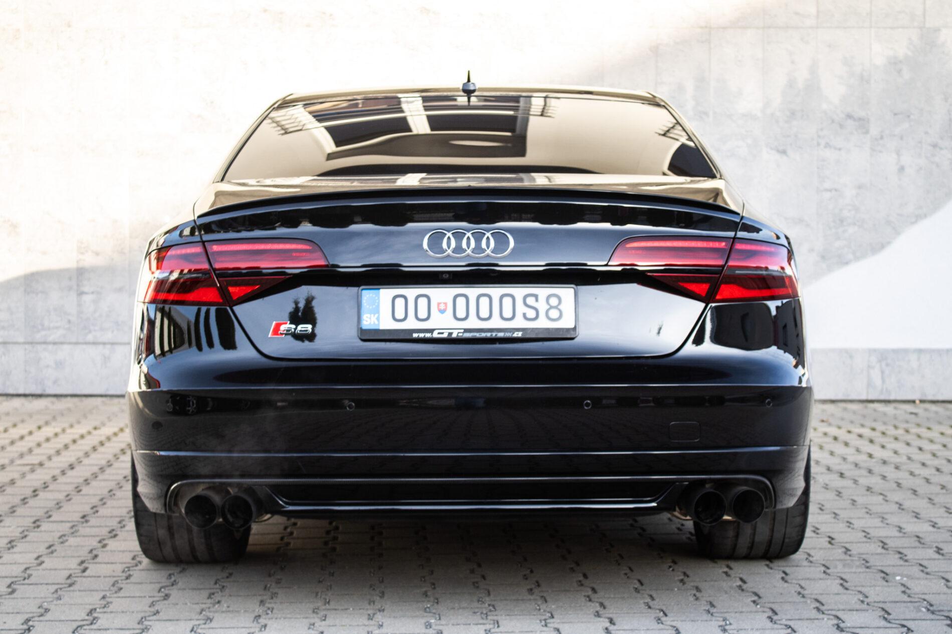 2017 AUDI S8, černá sedan, 183 235 km