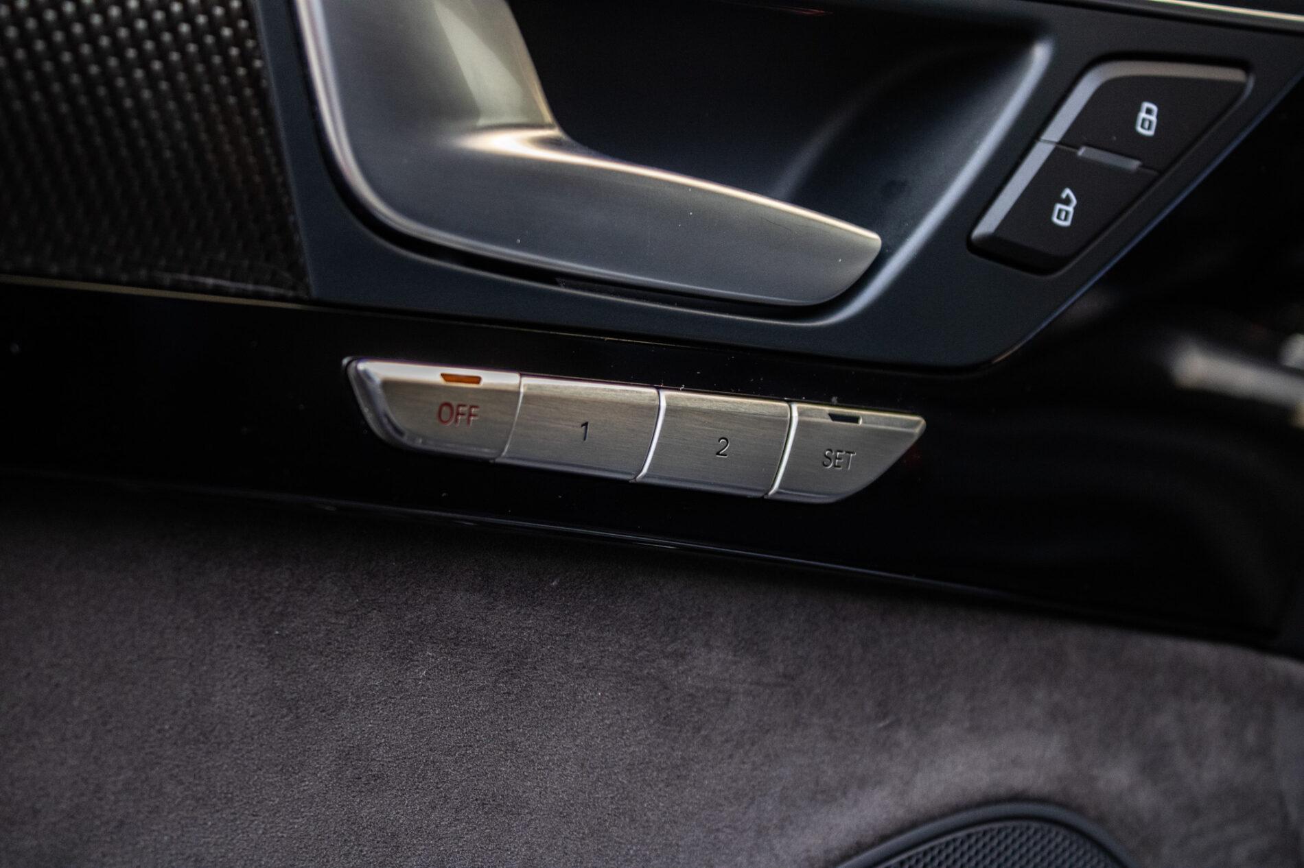 2017 AUDI S8, černá sedan, 183 235 km
