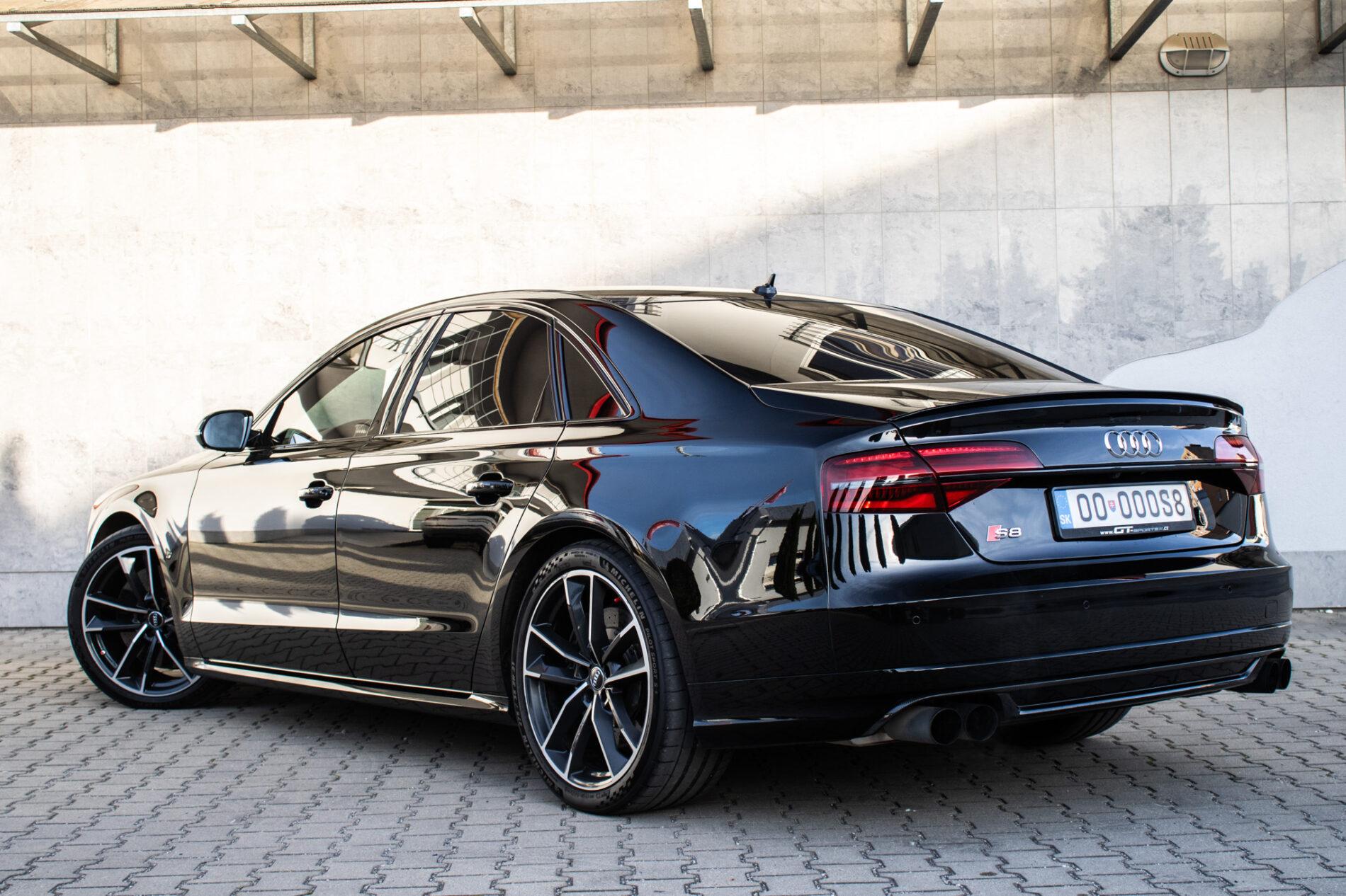 2017 AUDI S8, černá sedan, 183 235 km