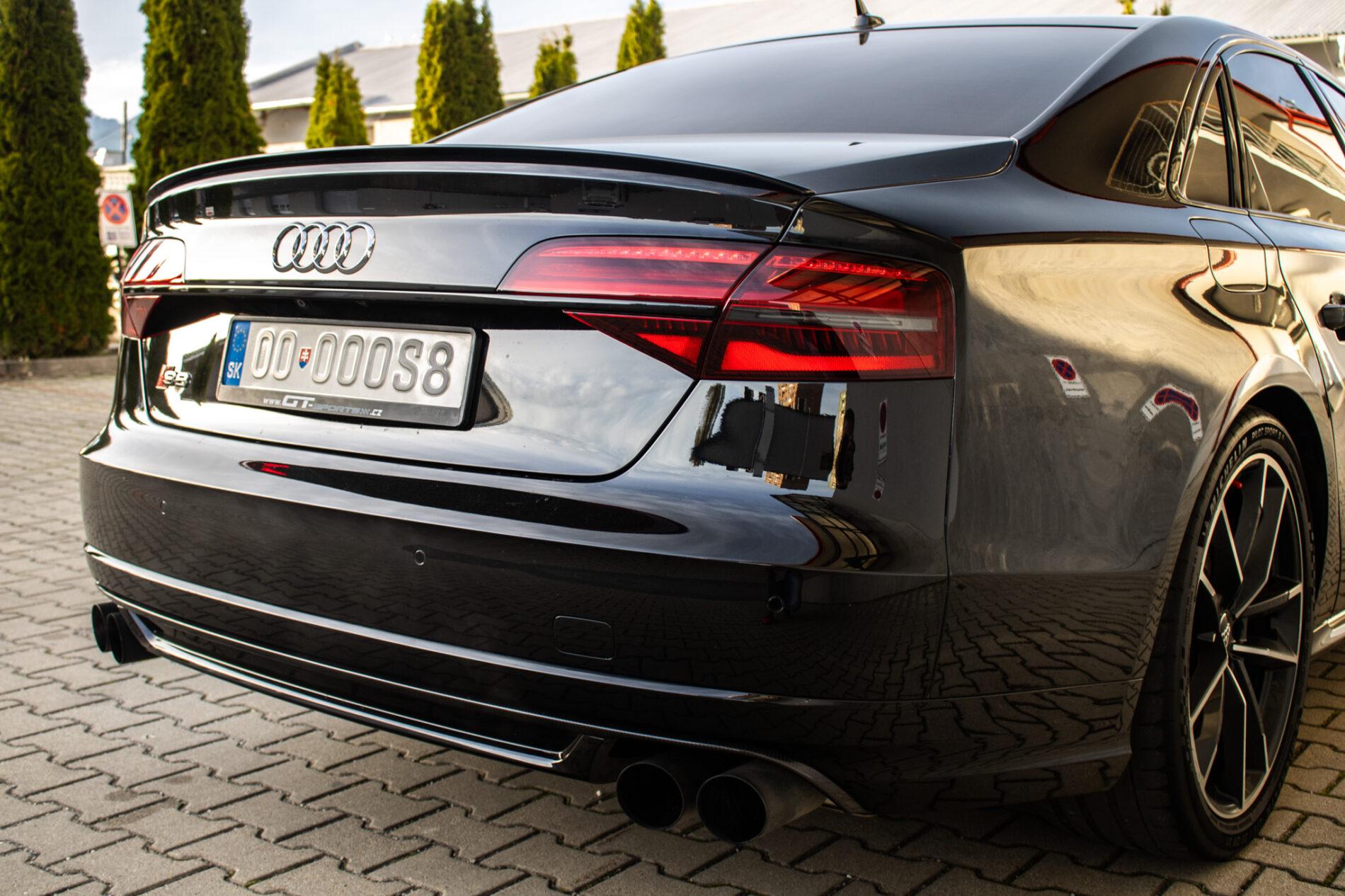 2017 AUDI S8, černá sedan, 183 235 km