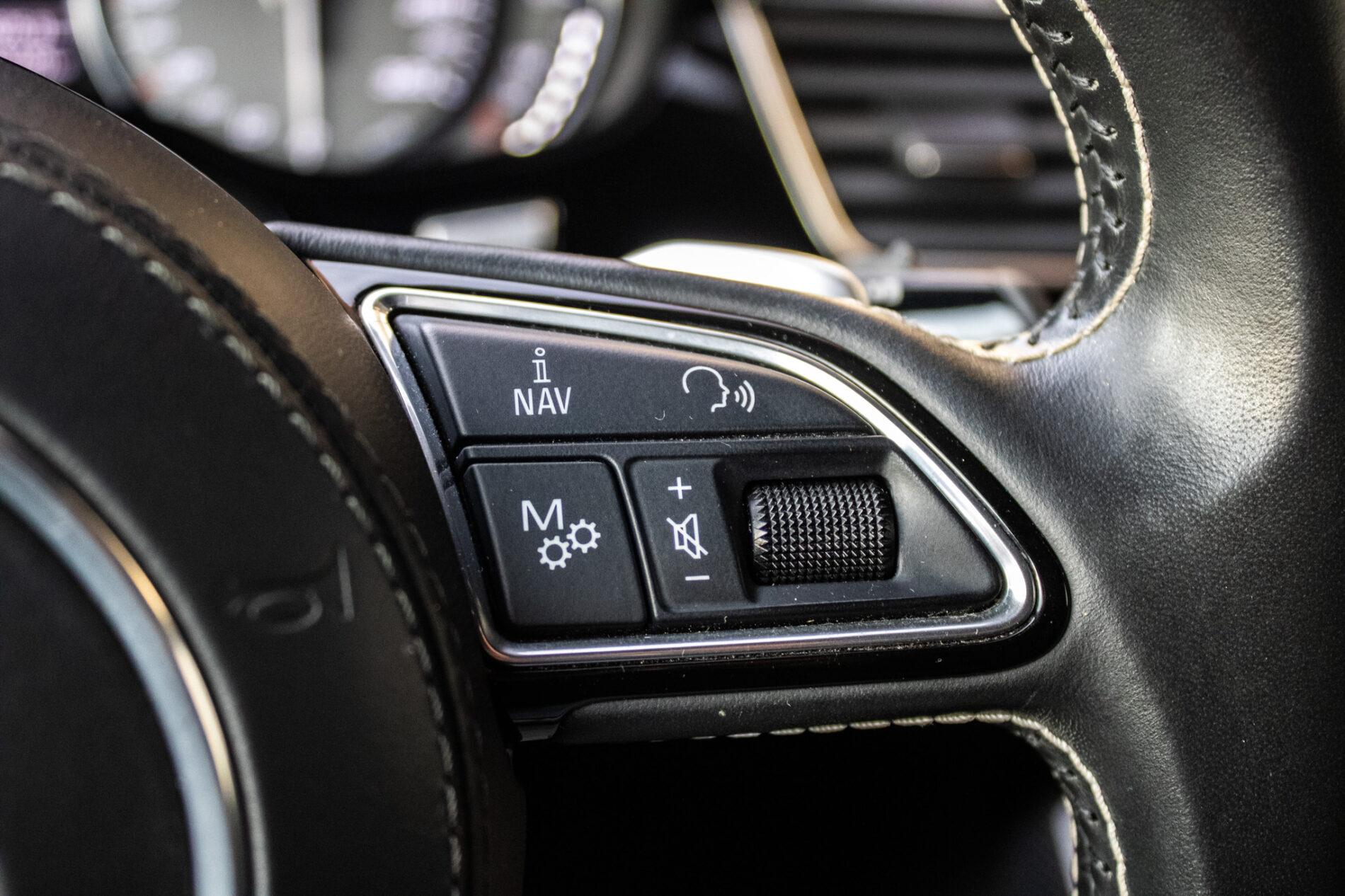 2017 AUDI S8, černá sedan, 183 235 km