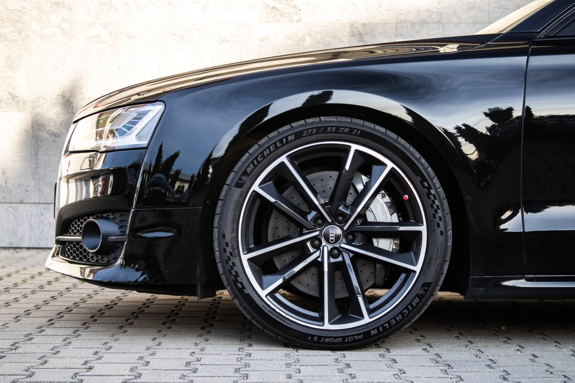 2017 AUDI S8, černá sedan, 183 235 km