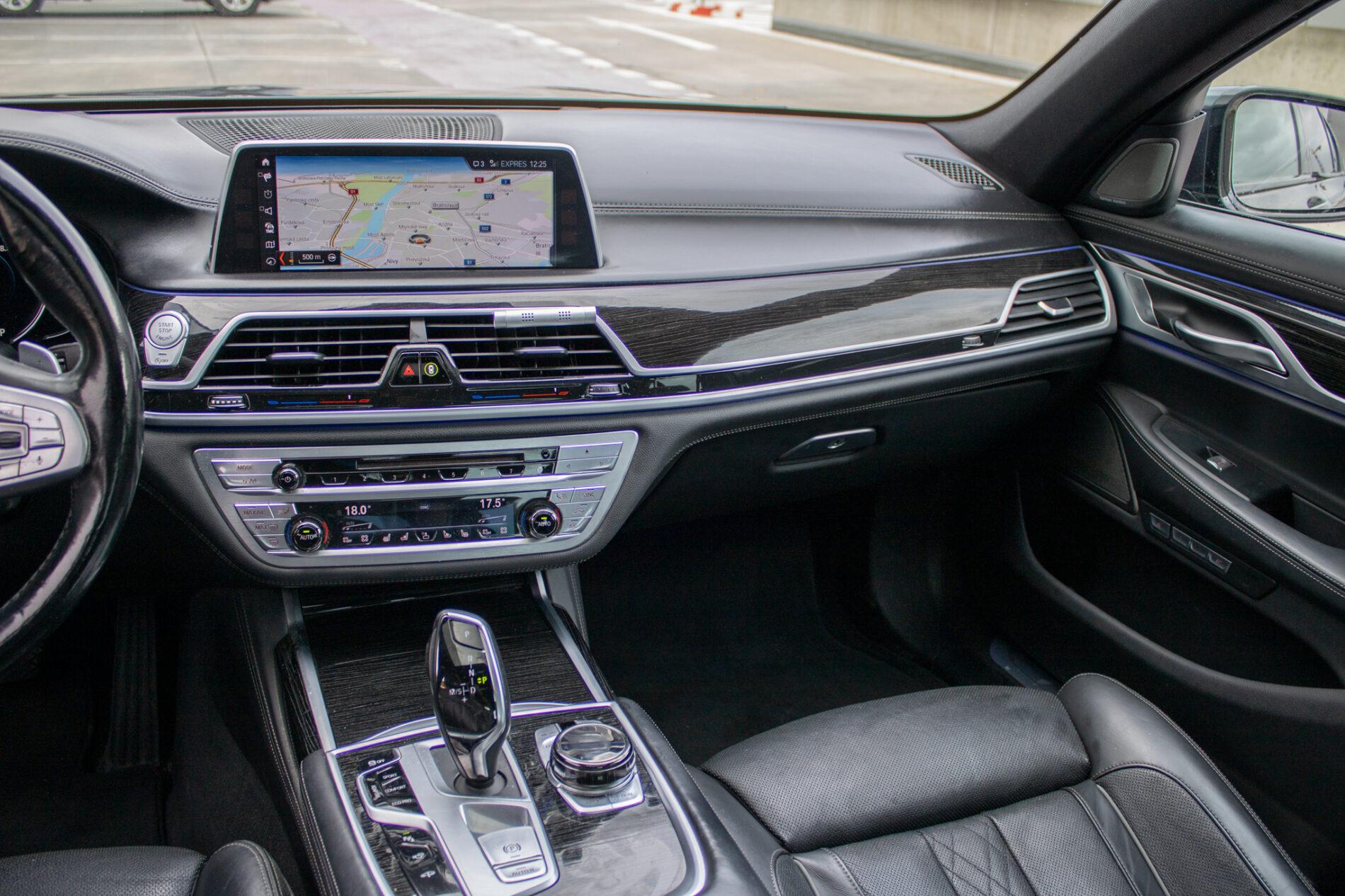 2017 BMW 740d, šedá sedan, 199 355 km
