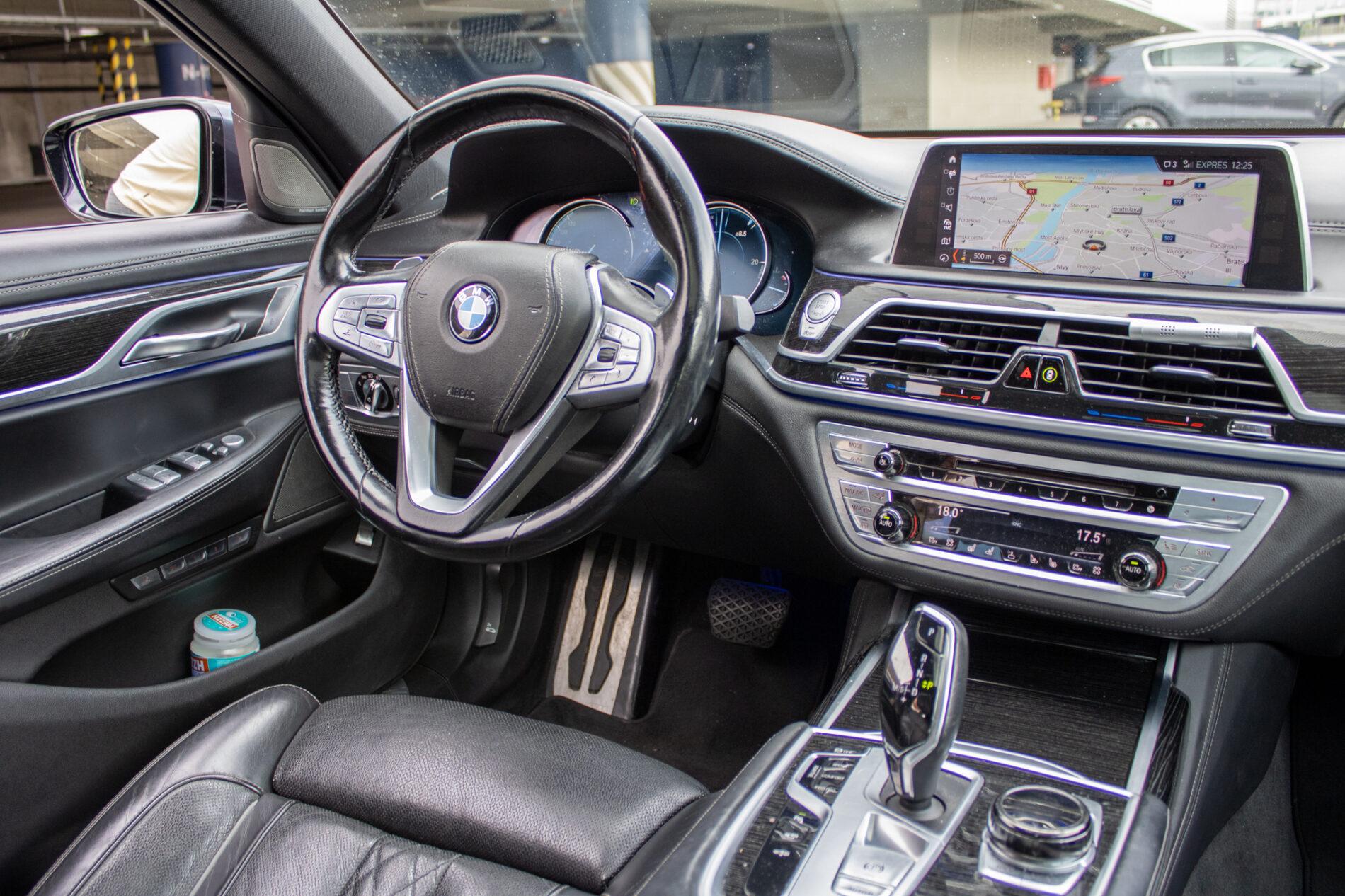 2017 BMW 740d, šedá sedan, 199 355 km