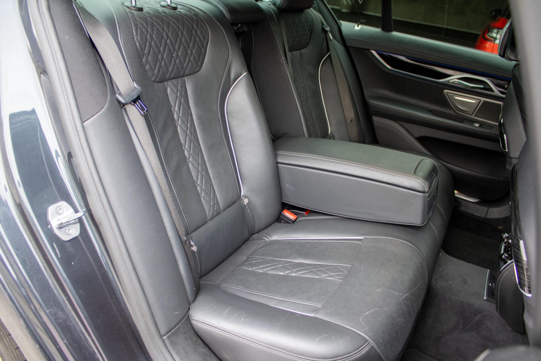 2017 BMW 740d, šedá sedan, 199 355 km