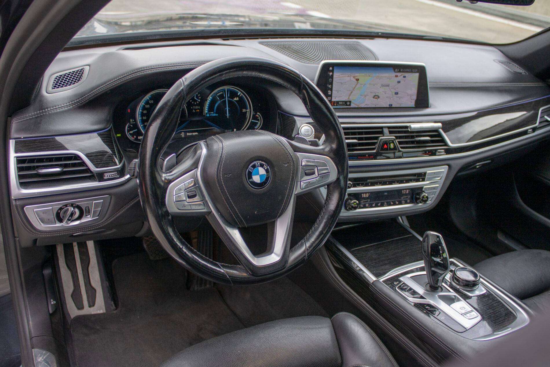 2017 BMW 740d, šedá sedan, 199 355 km