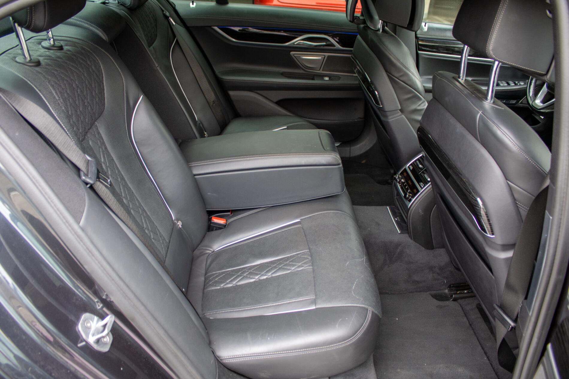2017 BMW 740d, šedá sedan, 199 355 km