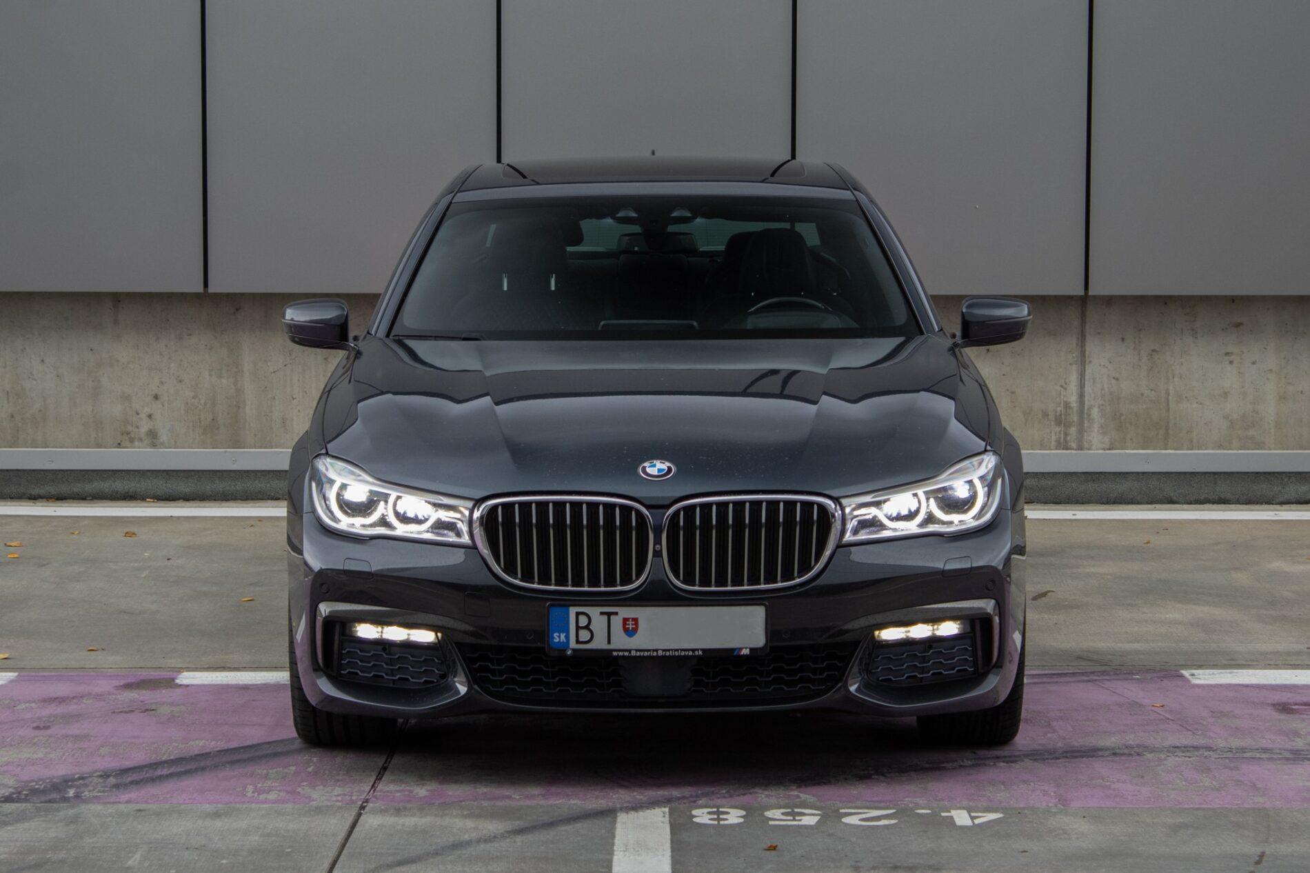 2017 BMW 740d, šedá sedan, 199 355 km
