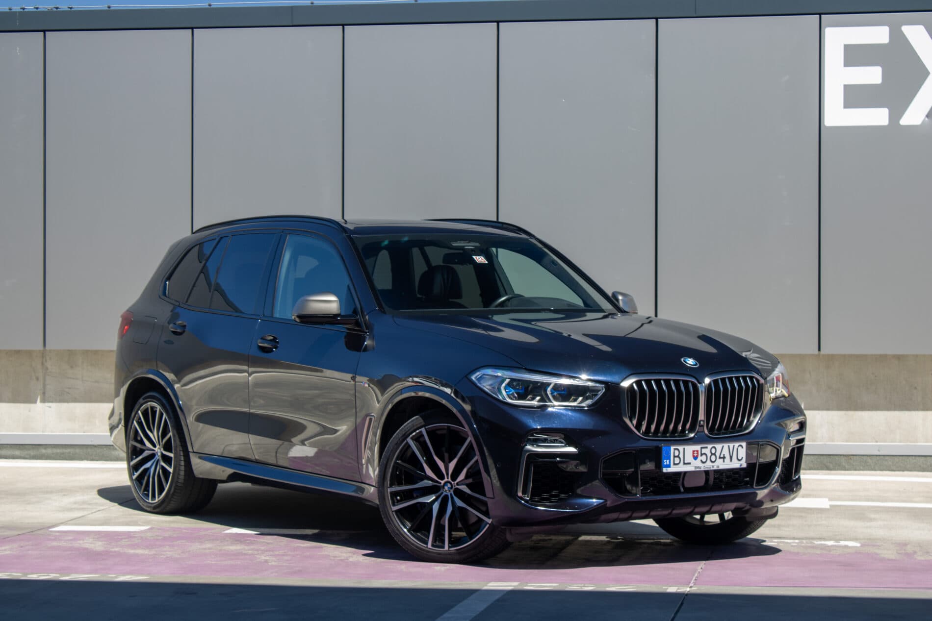 2019 BMW X5 M50d, černá suv, 122 049 km