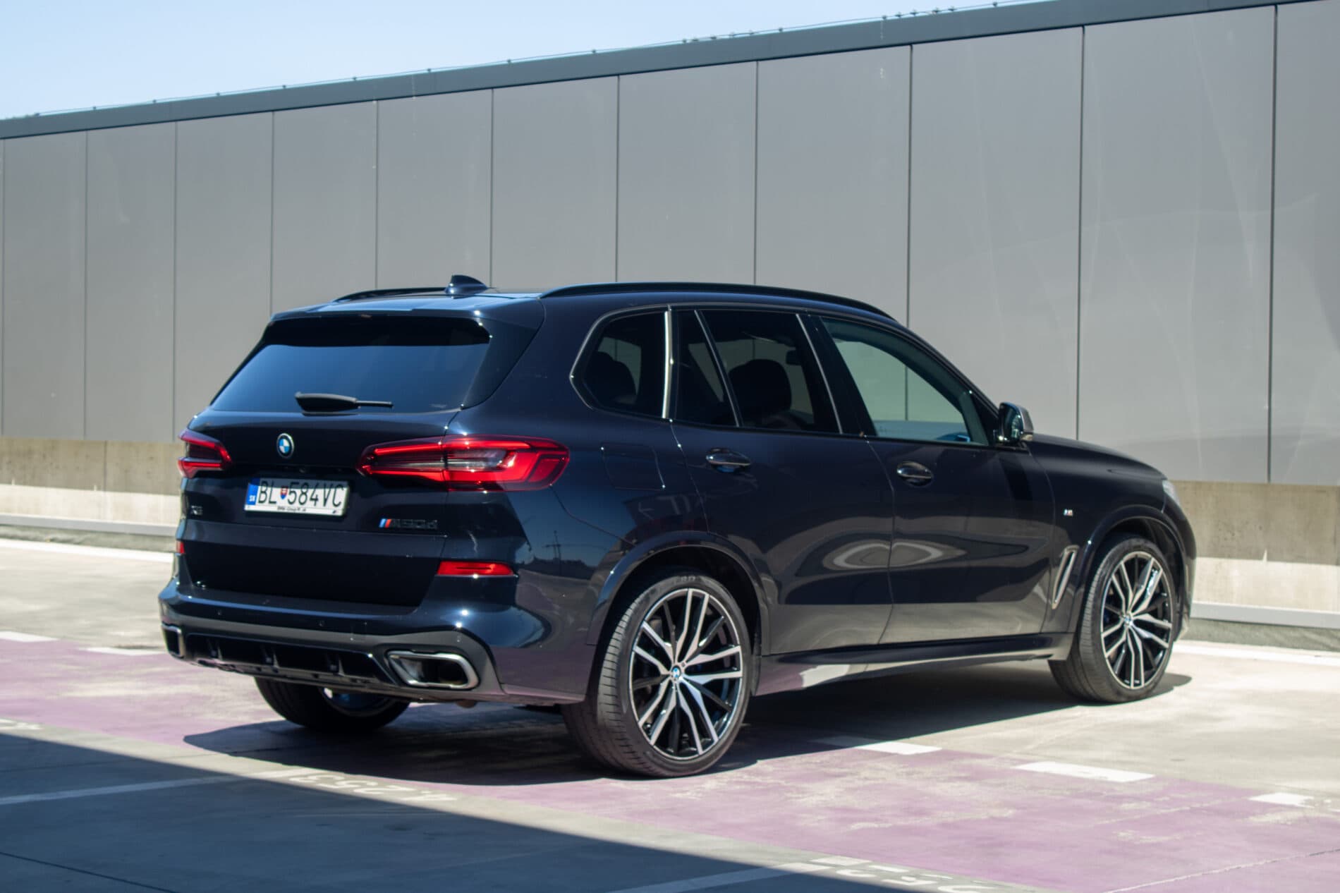 2019 BMW X5 M50d, černá suv, 122 049 km