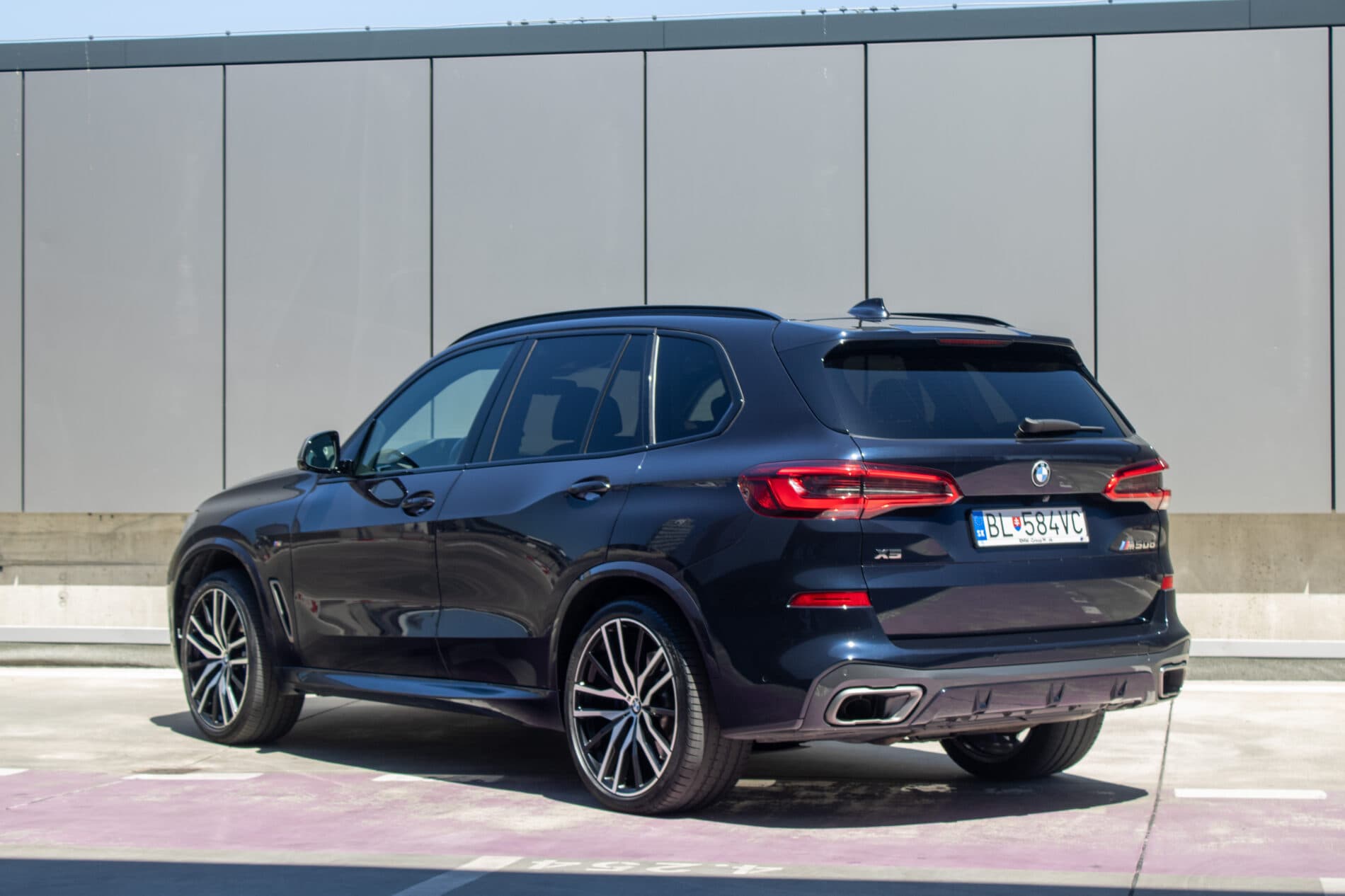 2019 BMW X5 M50d, černá suv, 122 049 km