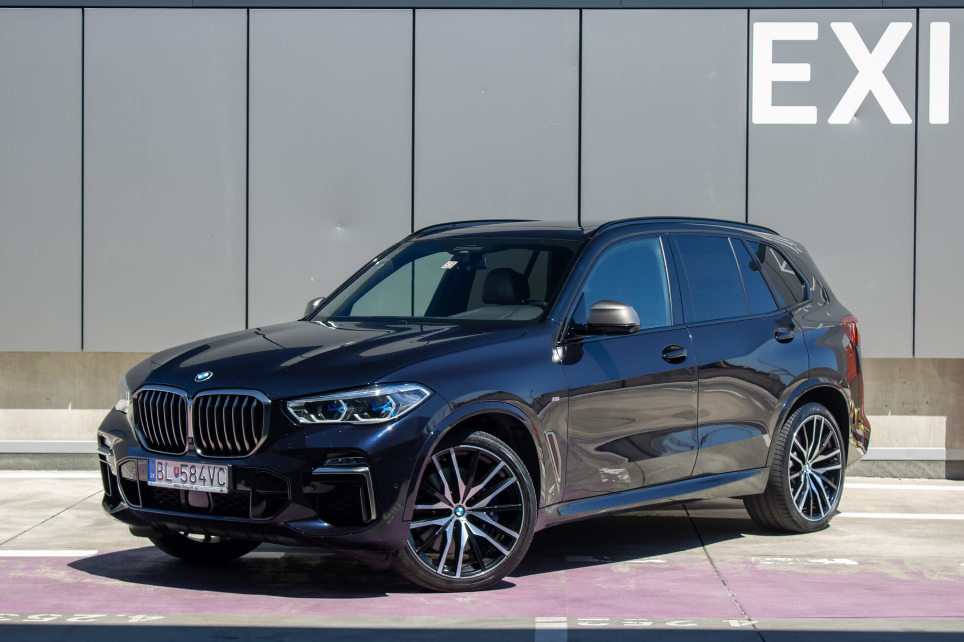 2019 BMW X5 M50d, černá suv, 122 049 km