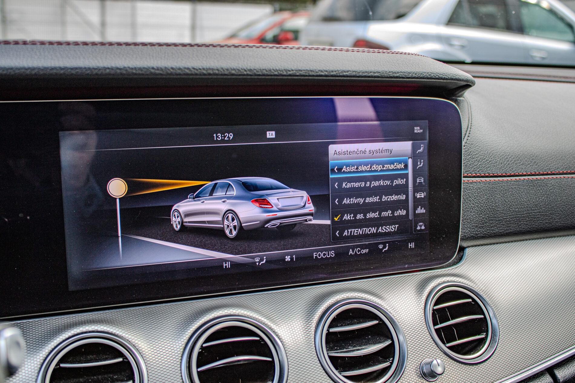 2017 Mercedes-Benz E 43 AMG, šedá sedan, 156 800 km