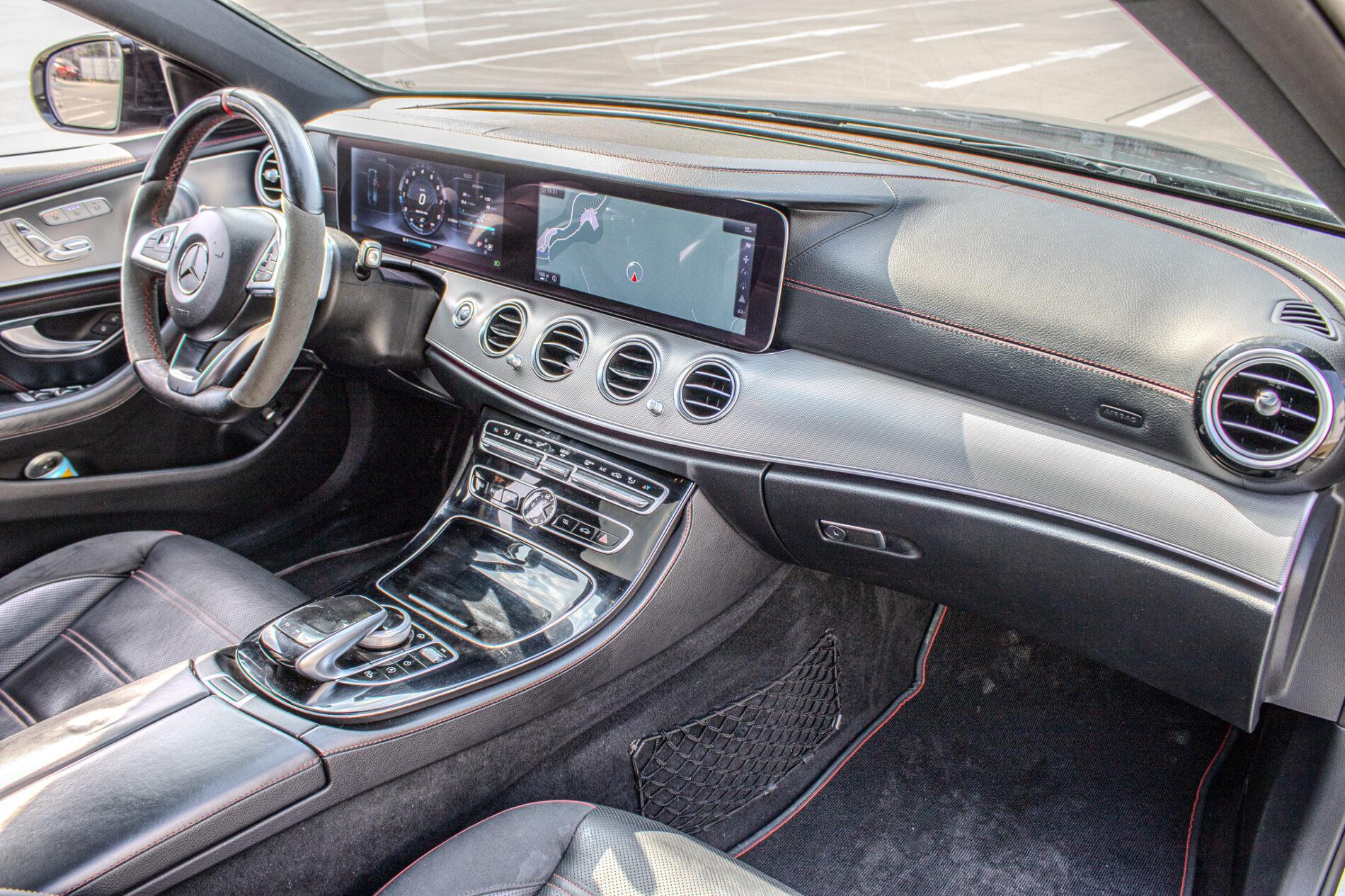 2017 Mercedes-Benz E 43 AMG, šedá sedan, 156 800 km