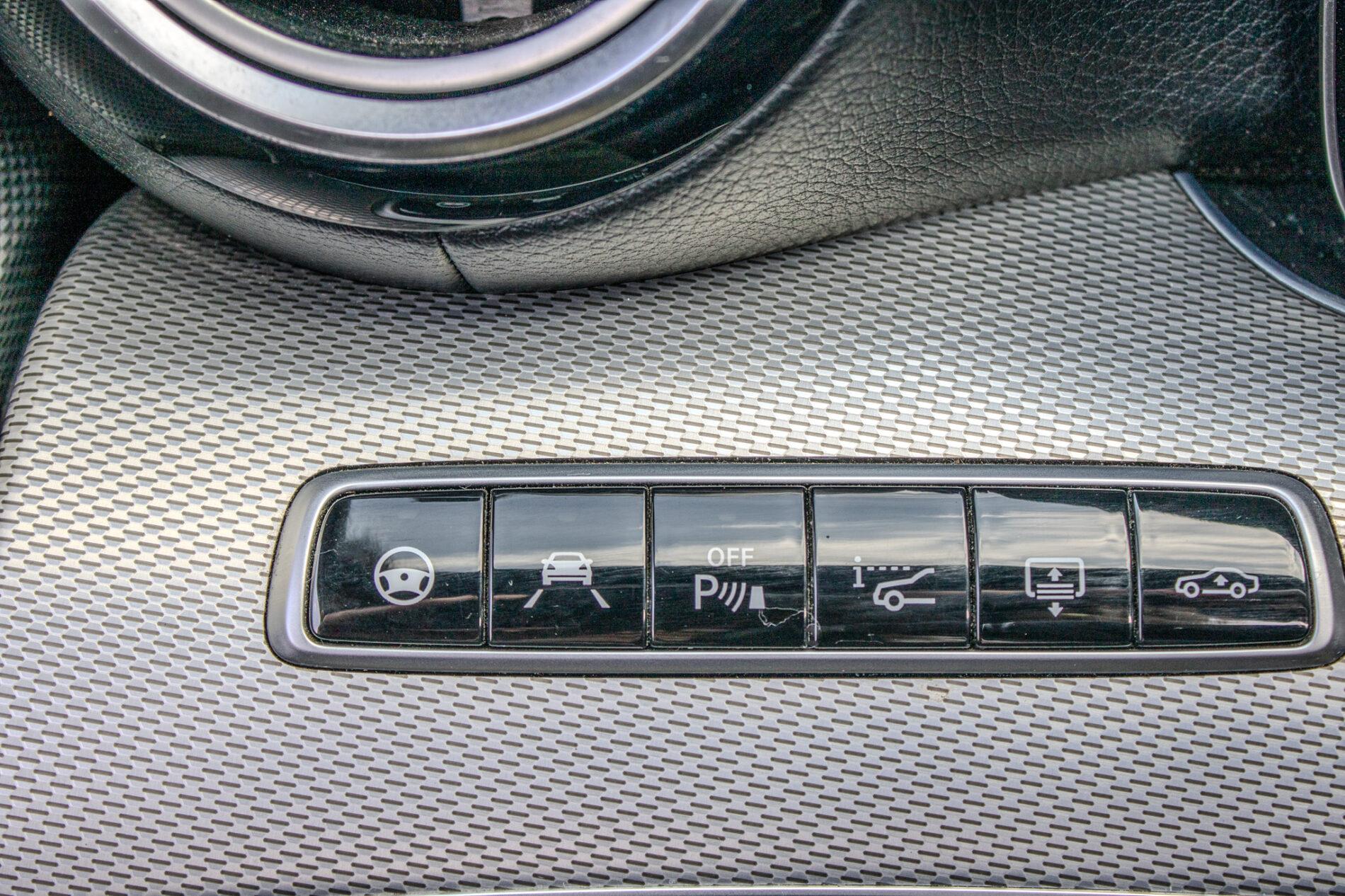 2017 Mercedes-Benz E 43 AMG, šedá sedan, 156 800 km