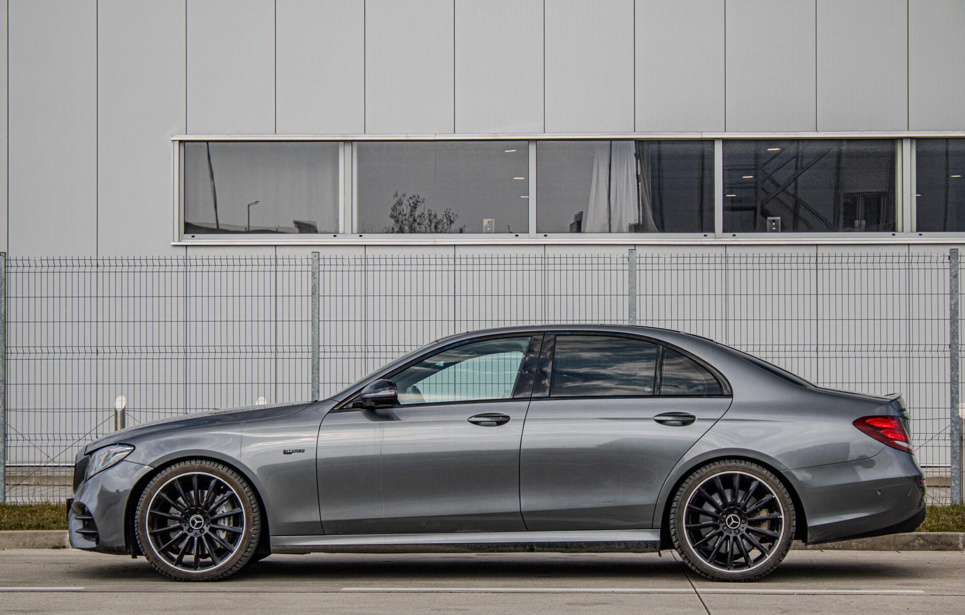 2017 Mercedes-Benz E 43 AMG, šedá sedan, 156 800 km