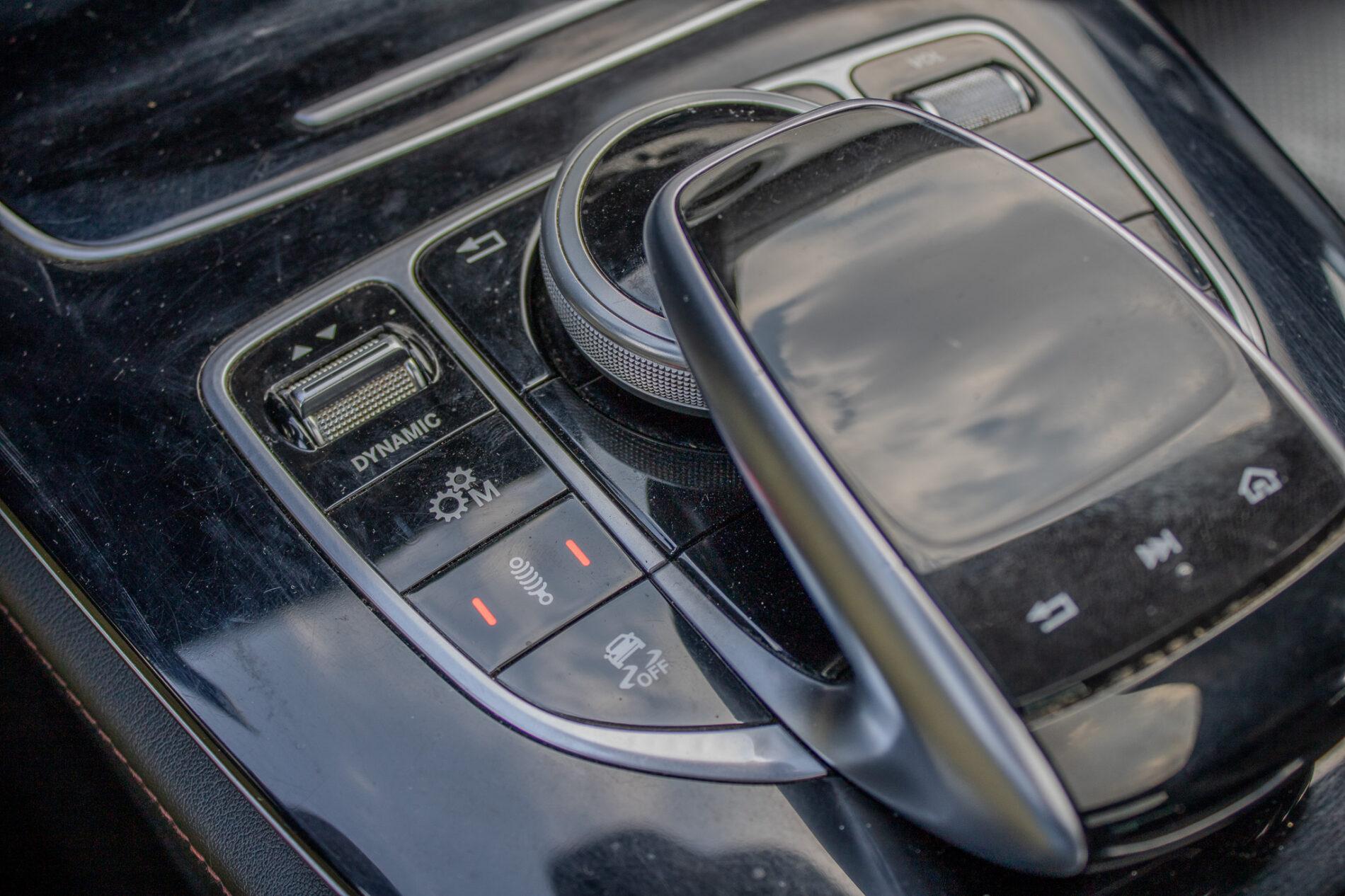 2017 Mercedes-Benz E 43 AMG, šedá sedan, 156 800 km