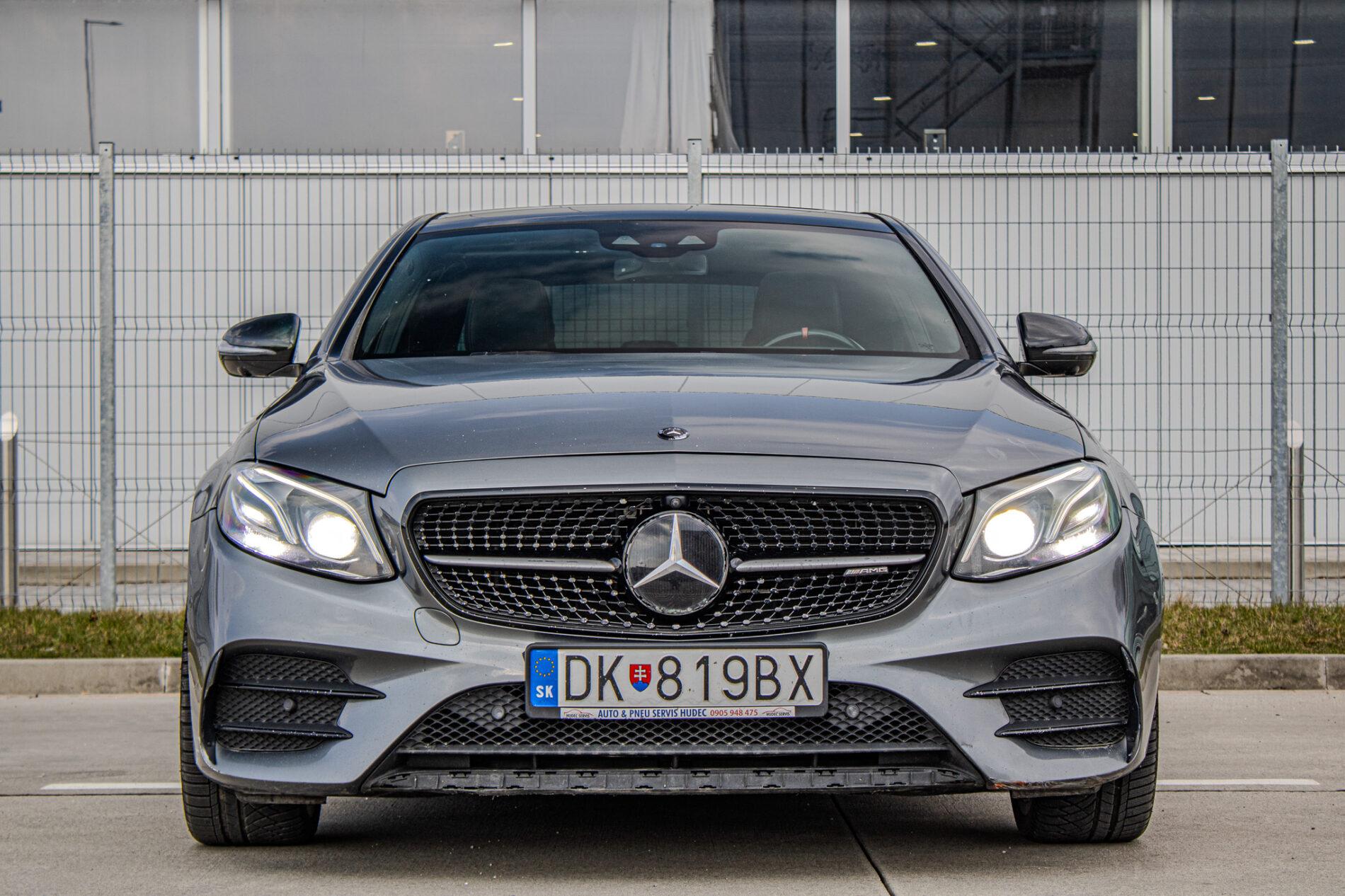 2017 Mercedes-Benz E 43 AMG, šedá sedan, 156 800 km