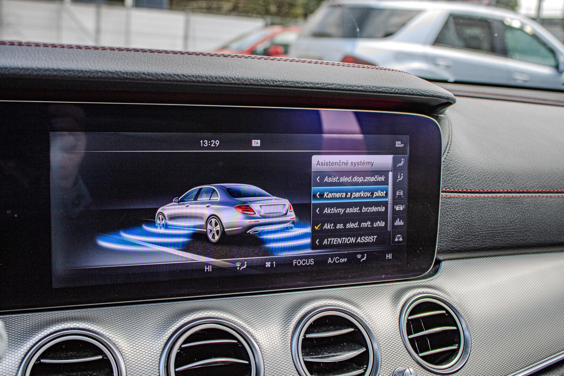 2017 Mercedes-Benz E 43 AMG, šedá sedan, 156 800 km