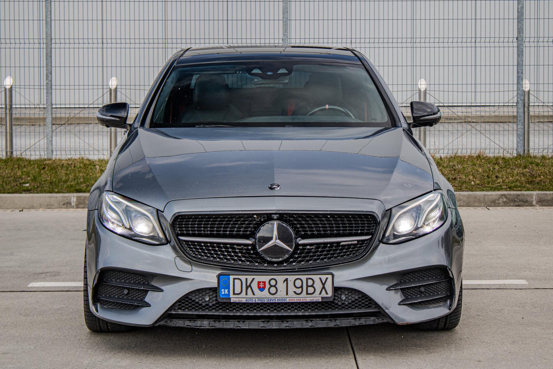 2017 Mercedes-Benz E 43 AMG, šedá sedan, 156 800 km