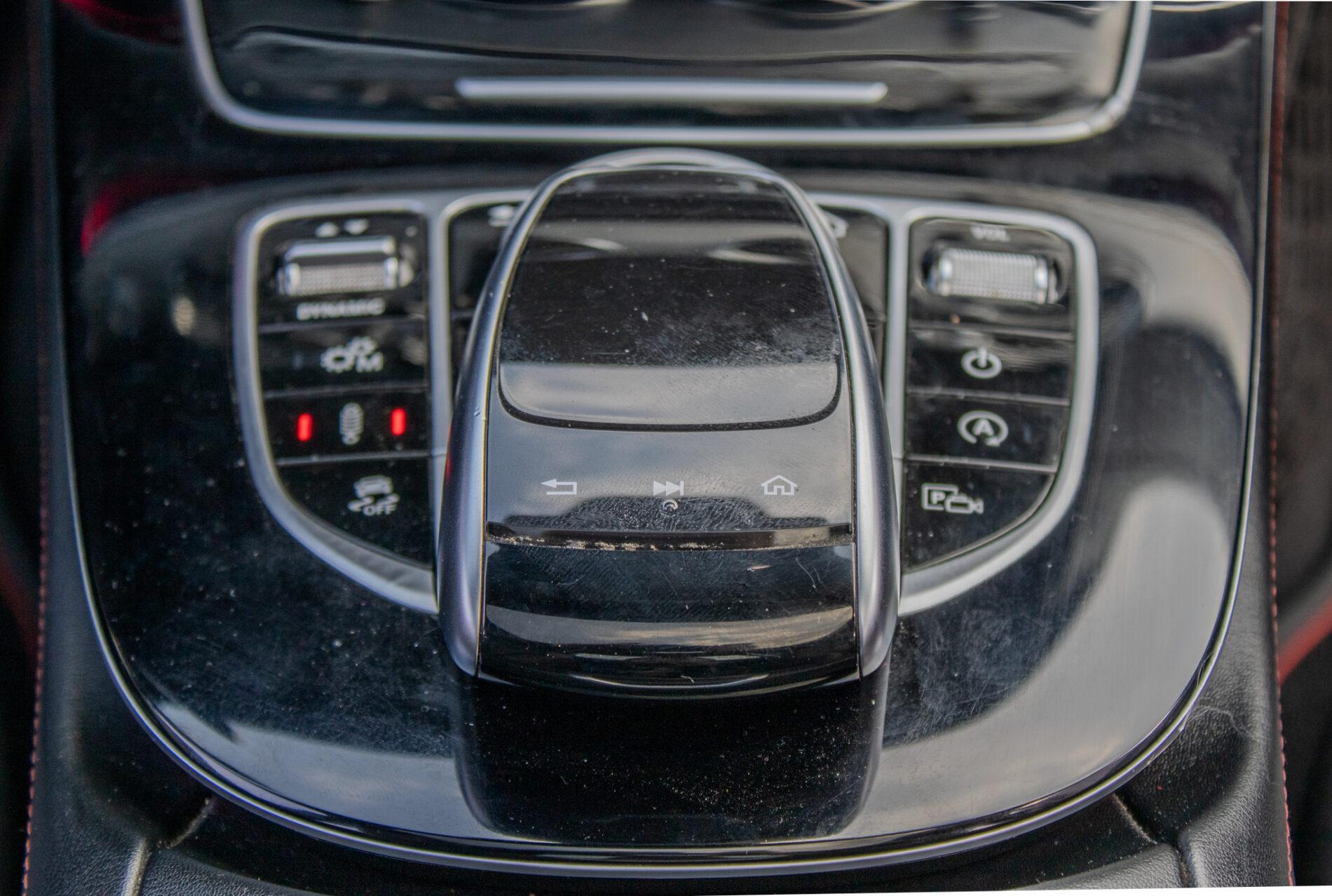 2017 Mercedes-Benz E 43 AMG, šedá sedan, 156 800 km