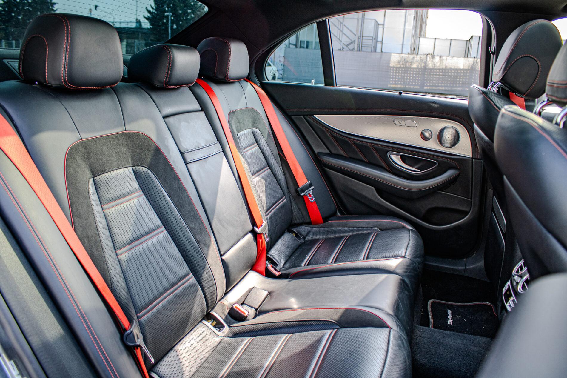 2017 Mercedes-Benz E 43 AMG, šedá sedan, 156 800 km