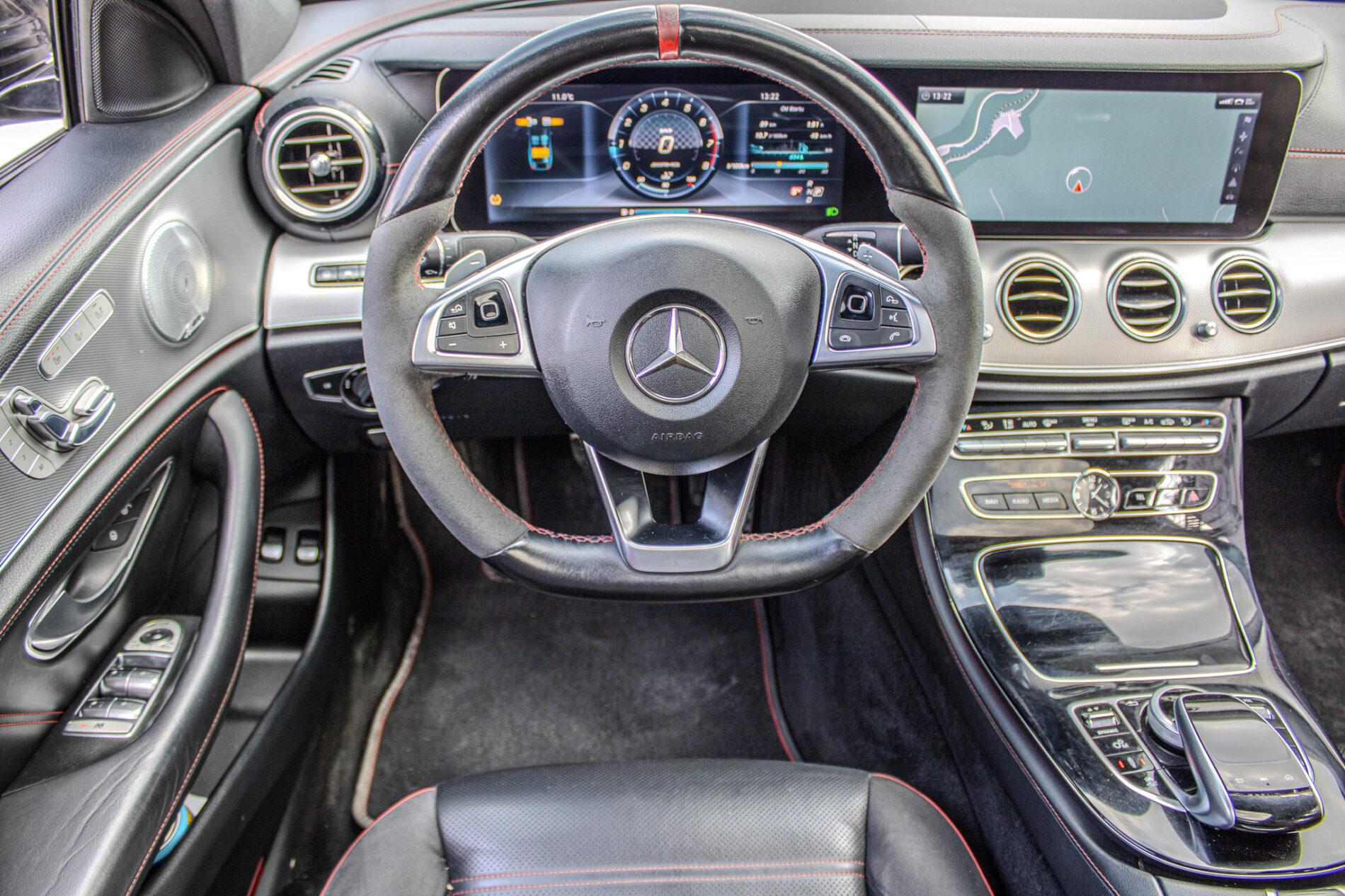 2017 Mercedes-Benz E 43 AMG, šedá sedan, 156 800 km