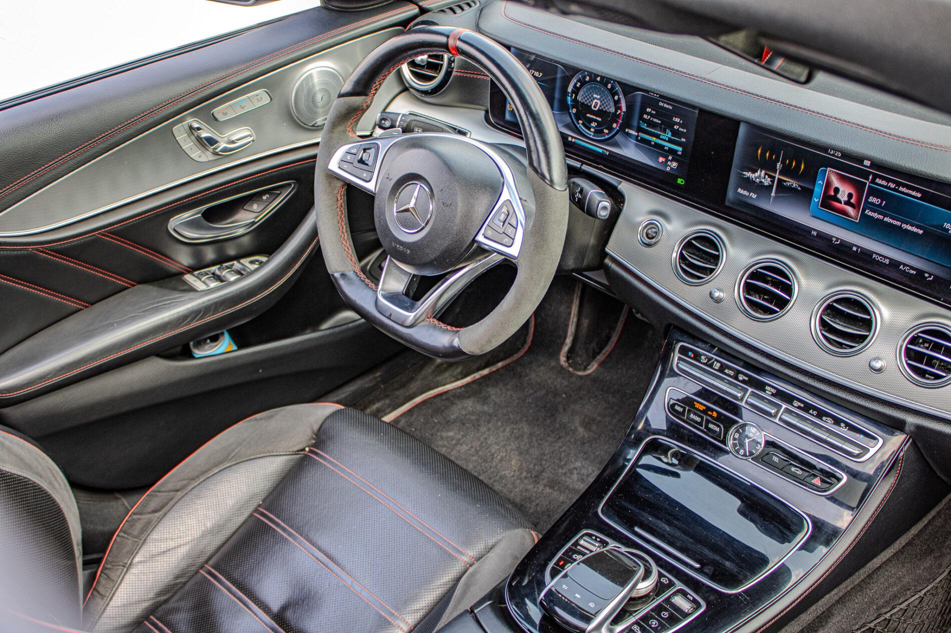 2017 Mercedes-Benz E 43 AMG, šedá sedan, 156 800 km