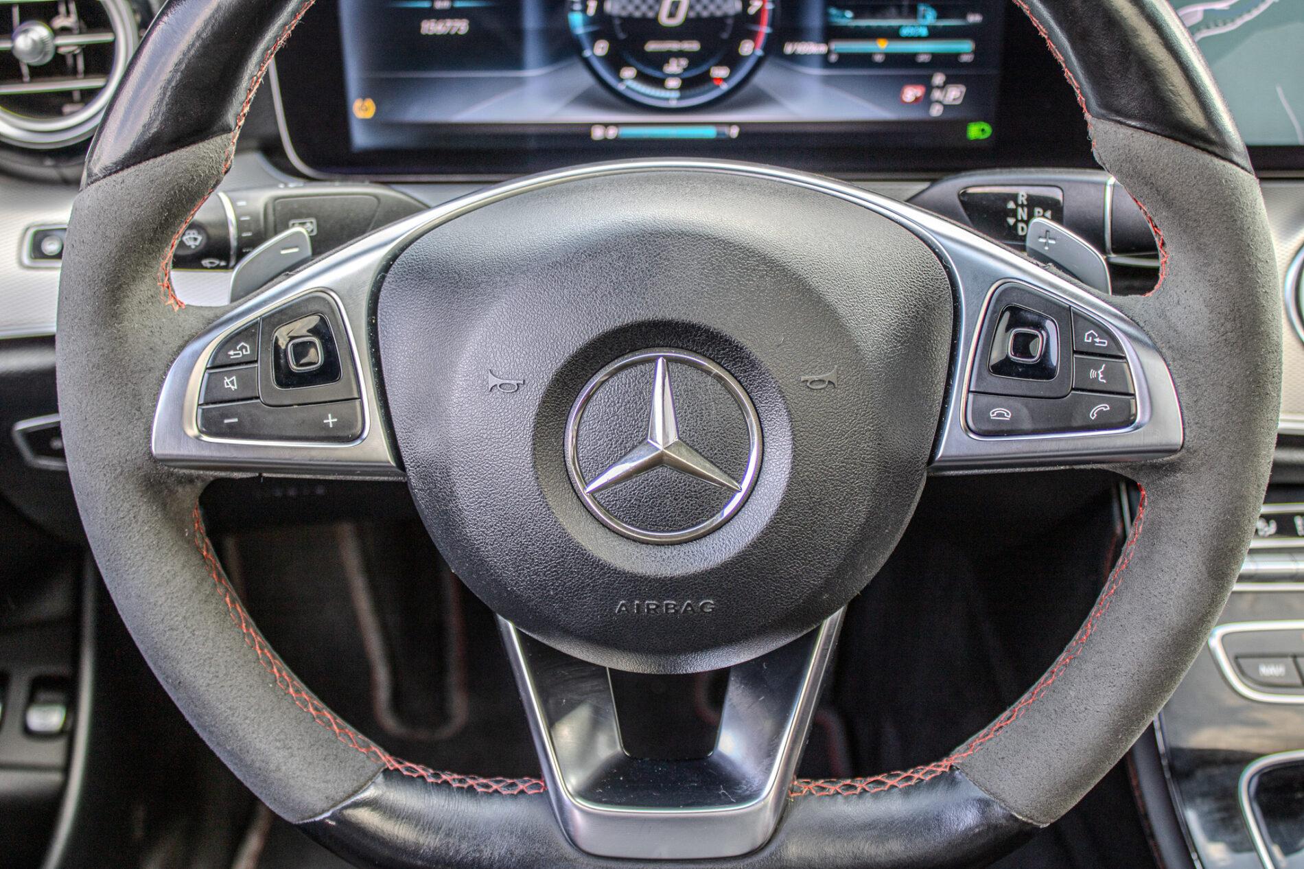 2017 Mercedes-Benz E 43 AMG, šedá sedan, 156 800 km