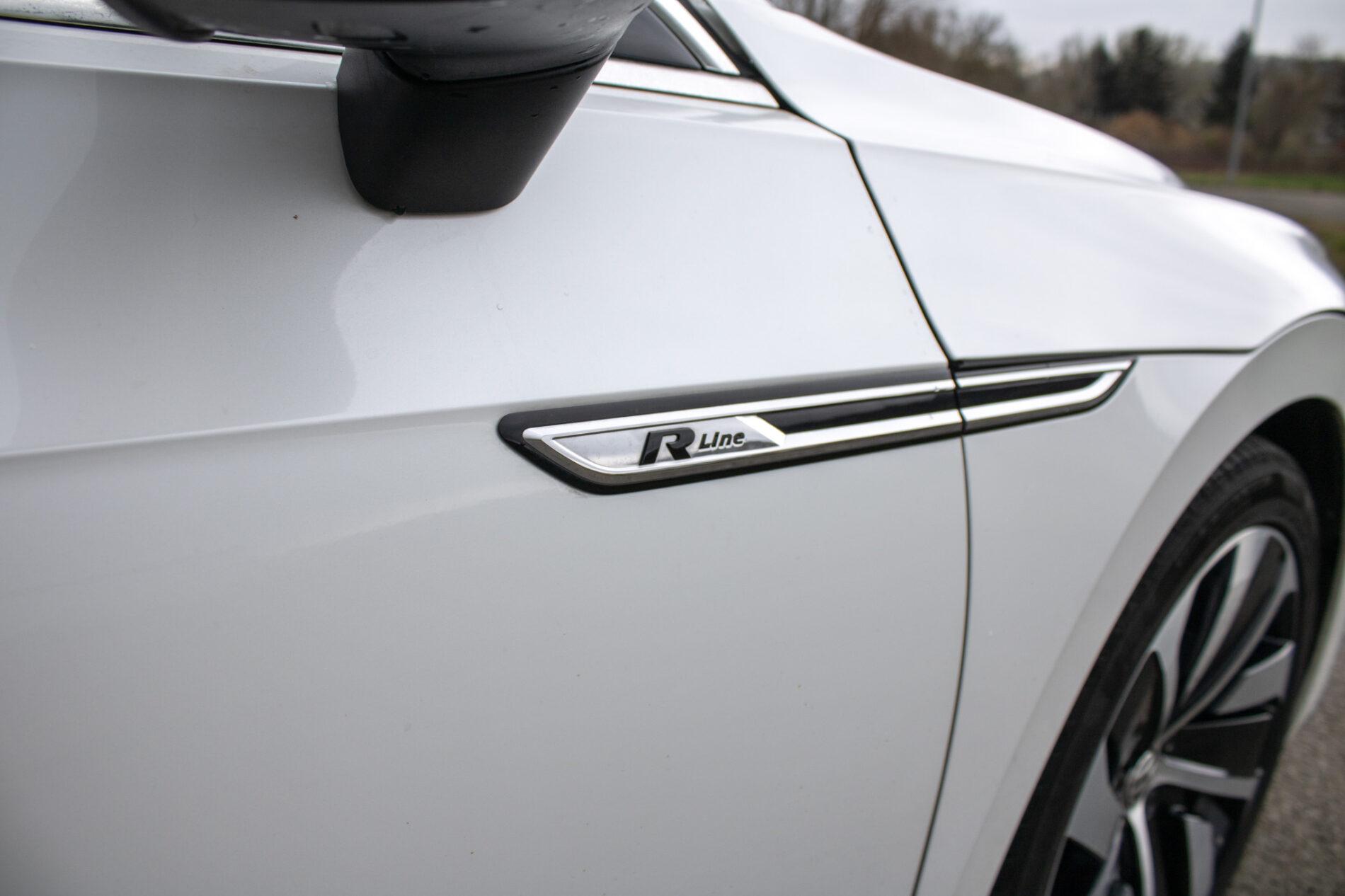 2018 Volkswagen Arteon, bílá sedan, 106 961 km