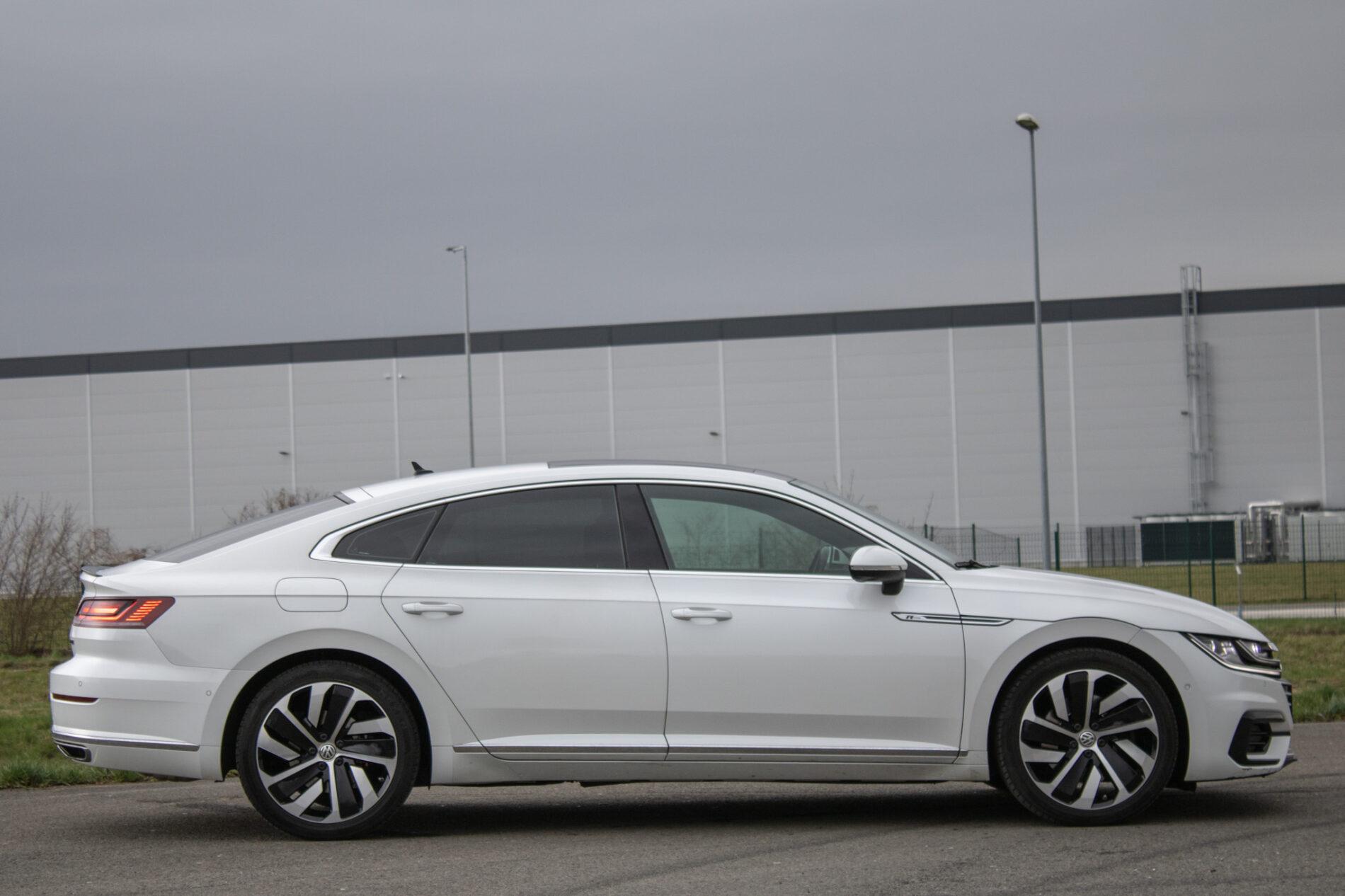 2018 Volkswagen Arteon, bílá sedan, 106 961 km