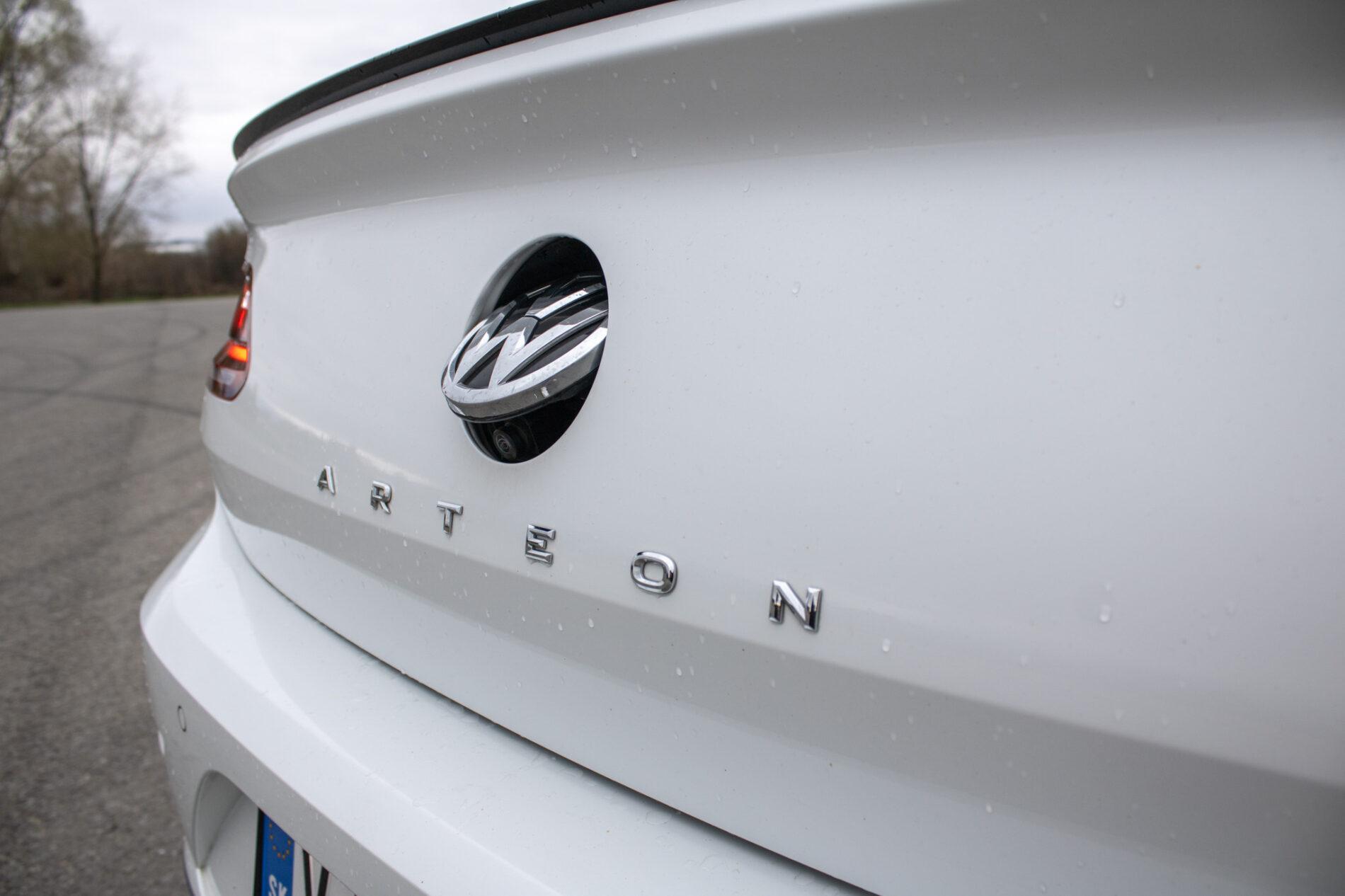 2018 Volkswagen Arteon, bílá sedan, 106 961 km