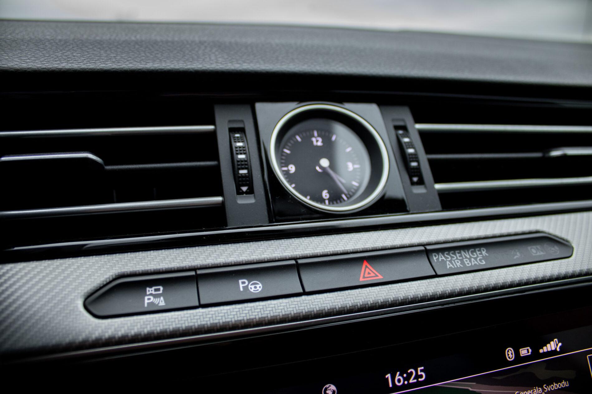 2018 Volkswagen Arteon, bílá sedan, 106 961 km