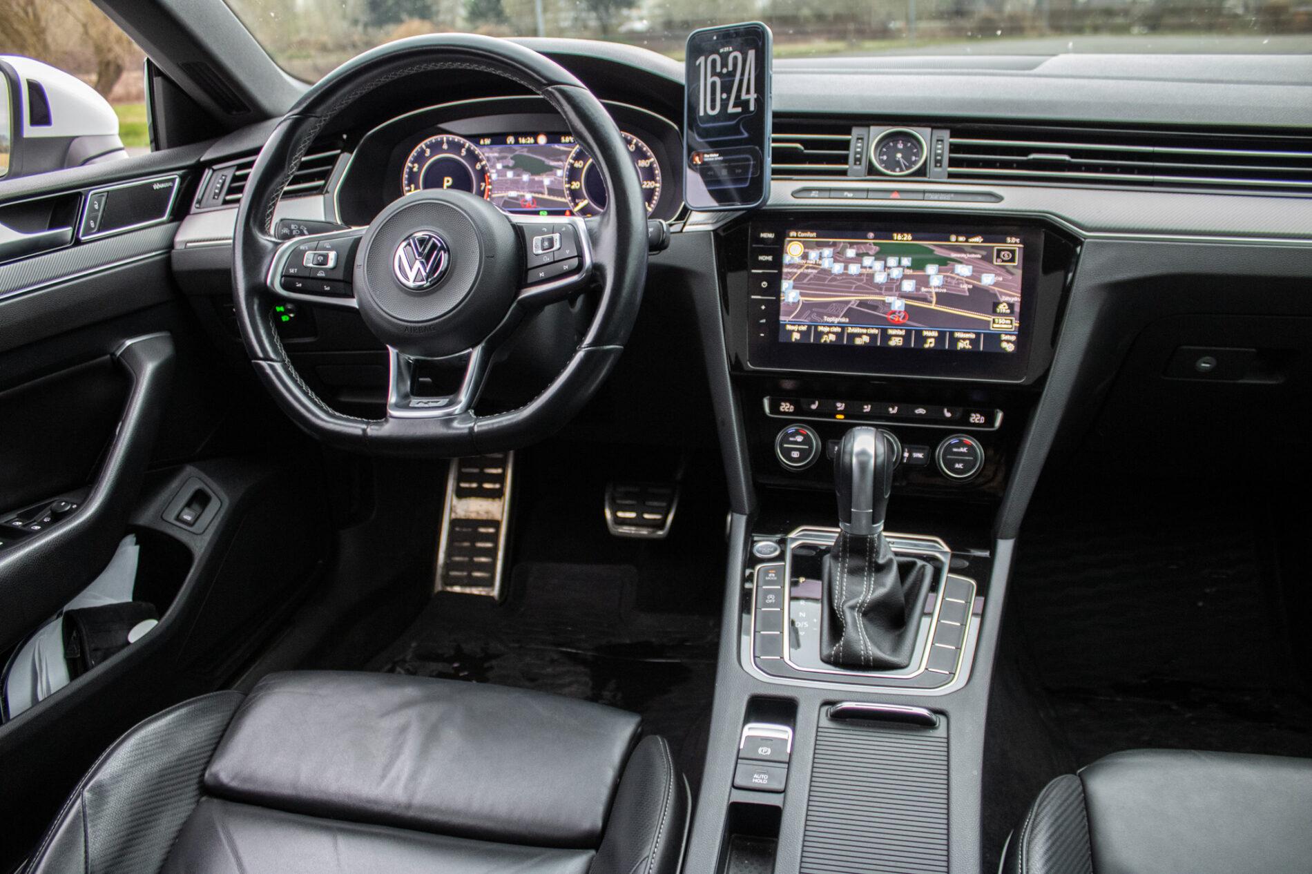 2018 Volkswagen Arteon, bílá sedan, 106 961 km