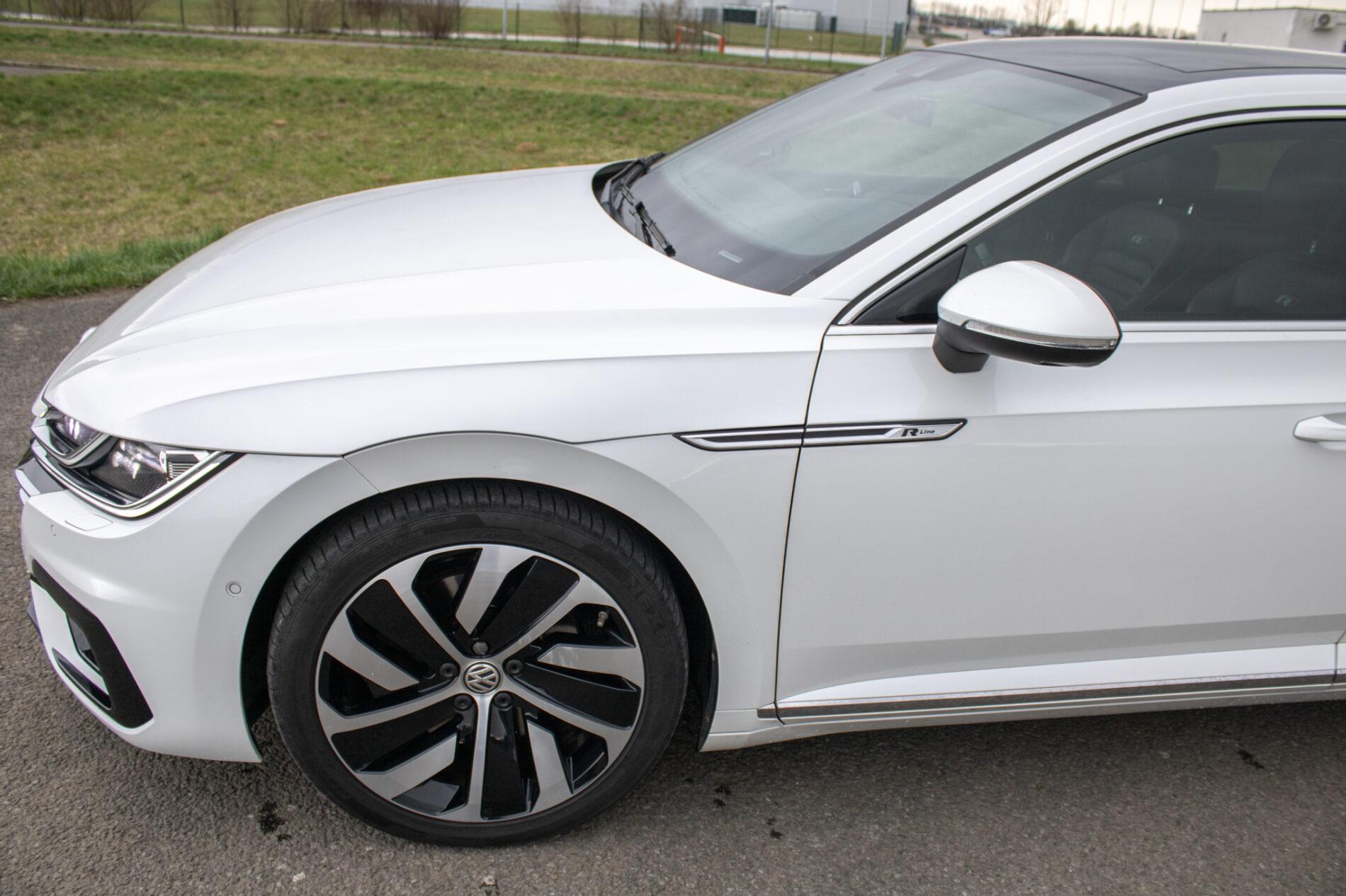 2018 Volkswagen Arteon, bílá sedan, 106 961 km