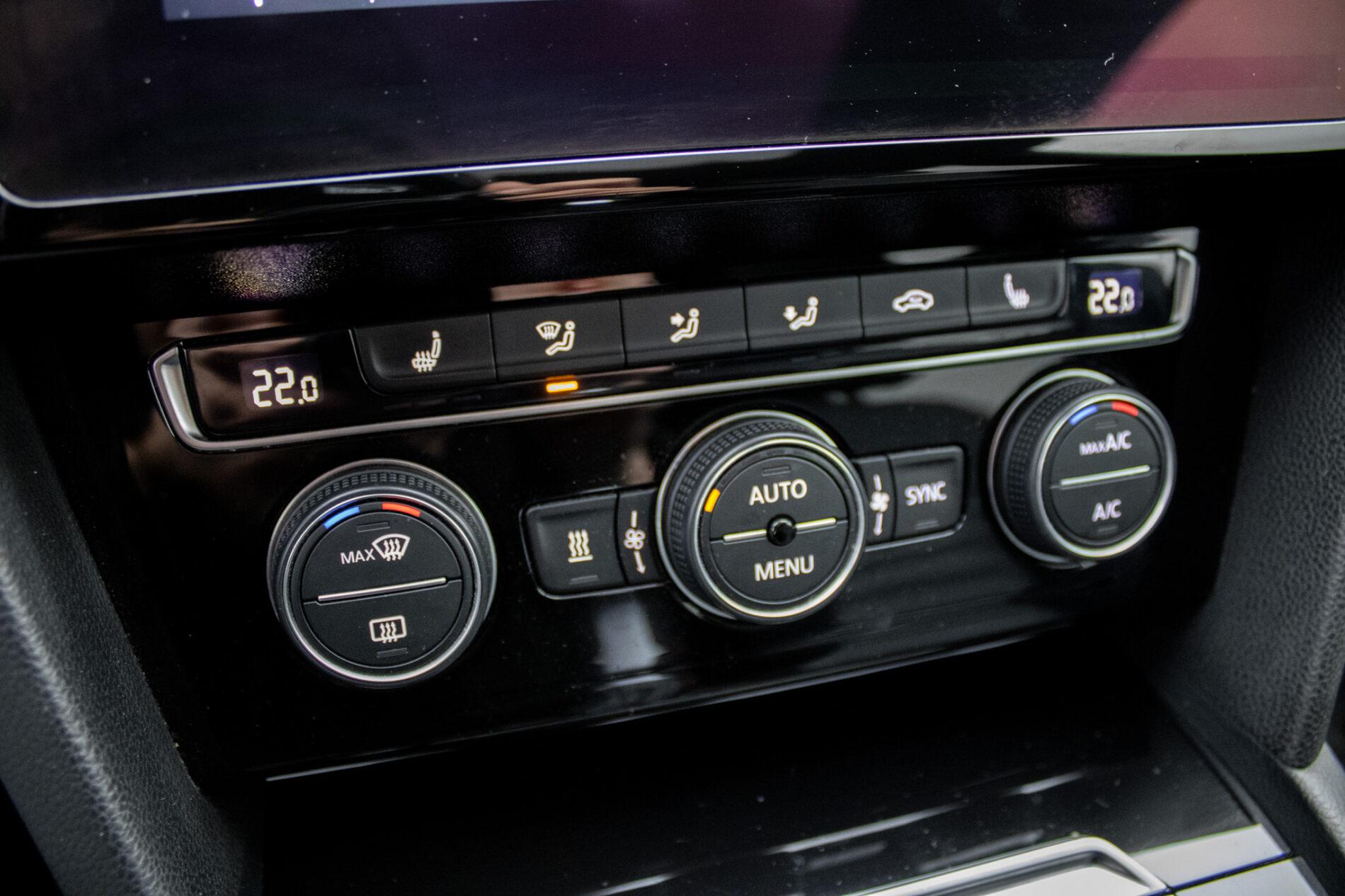 2018 Volkswagen Arteon, bílá sedan, 106 961 km