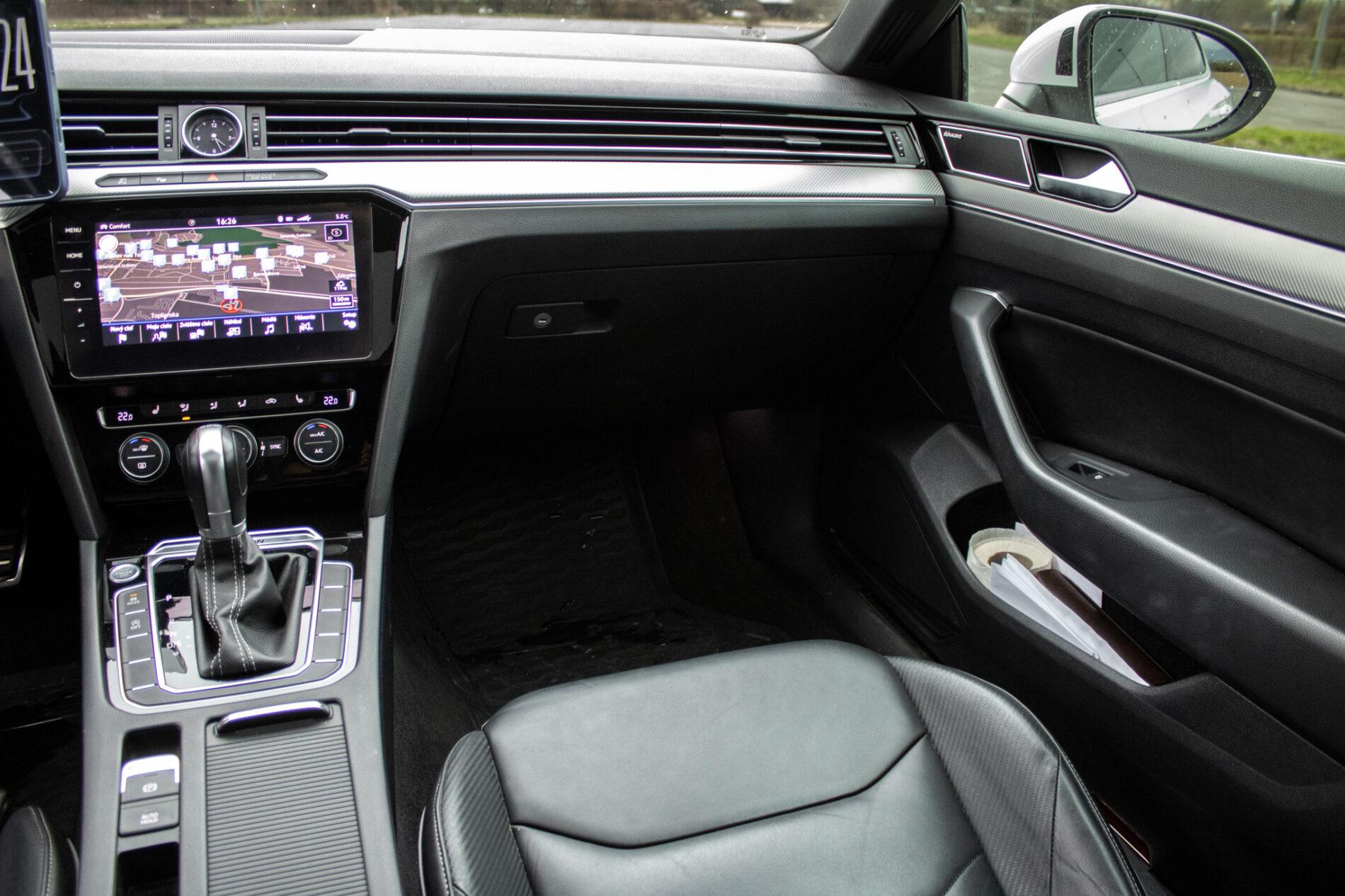2018 Volkswagen Arteon, bílá sedan, 106 961 km