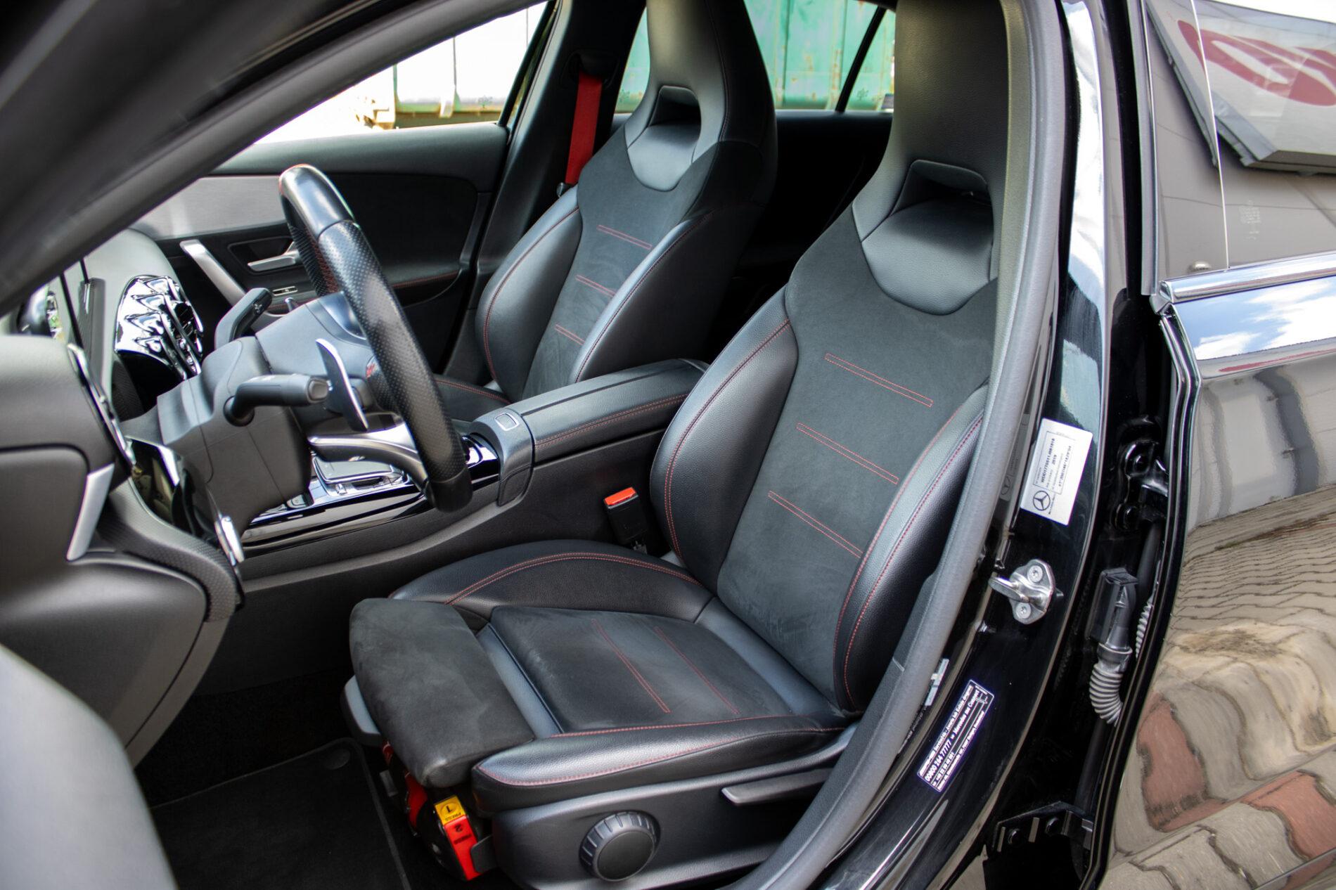 2019 Mercedes-Benz A 35 AMG, černá sedan, 60 541 km