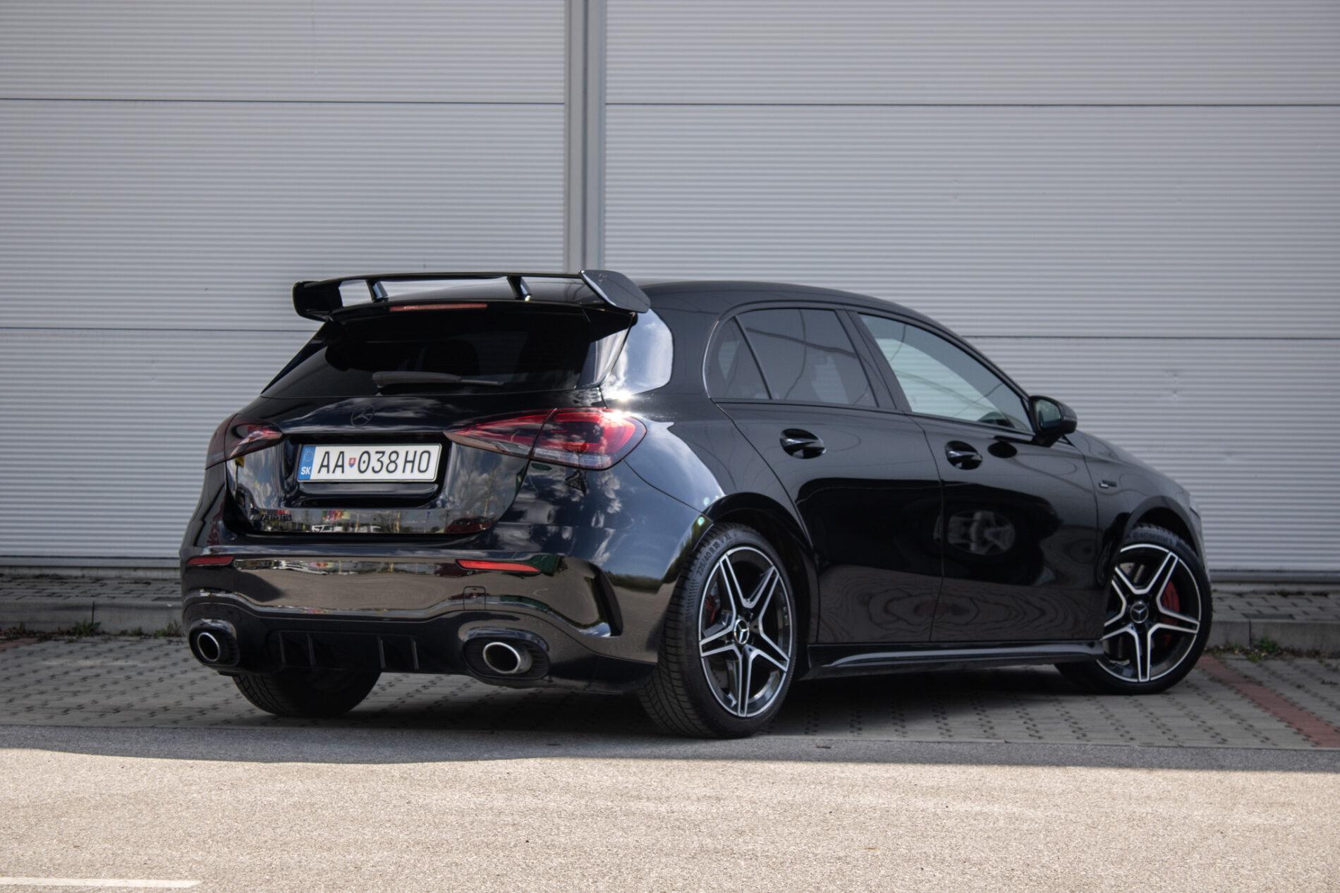 2019 Mercedes-Benz A 35 AMG, černá sedan, 60 541 km