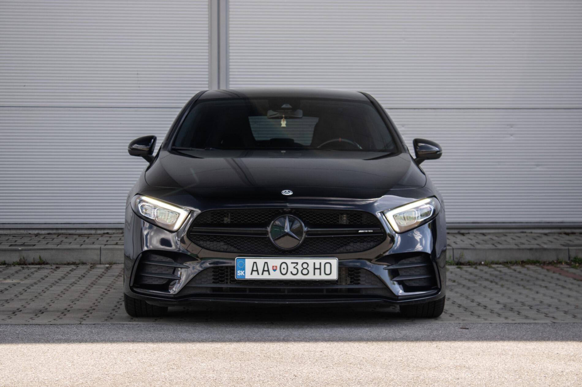 2019 Mercedes-Benz A 35 AMG, černá sedan, 60 541 km