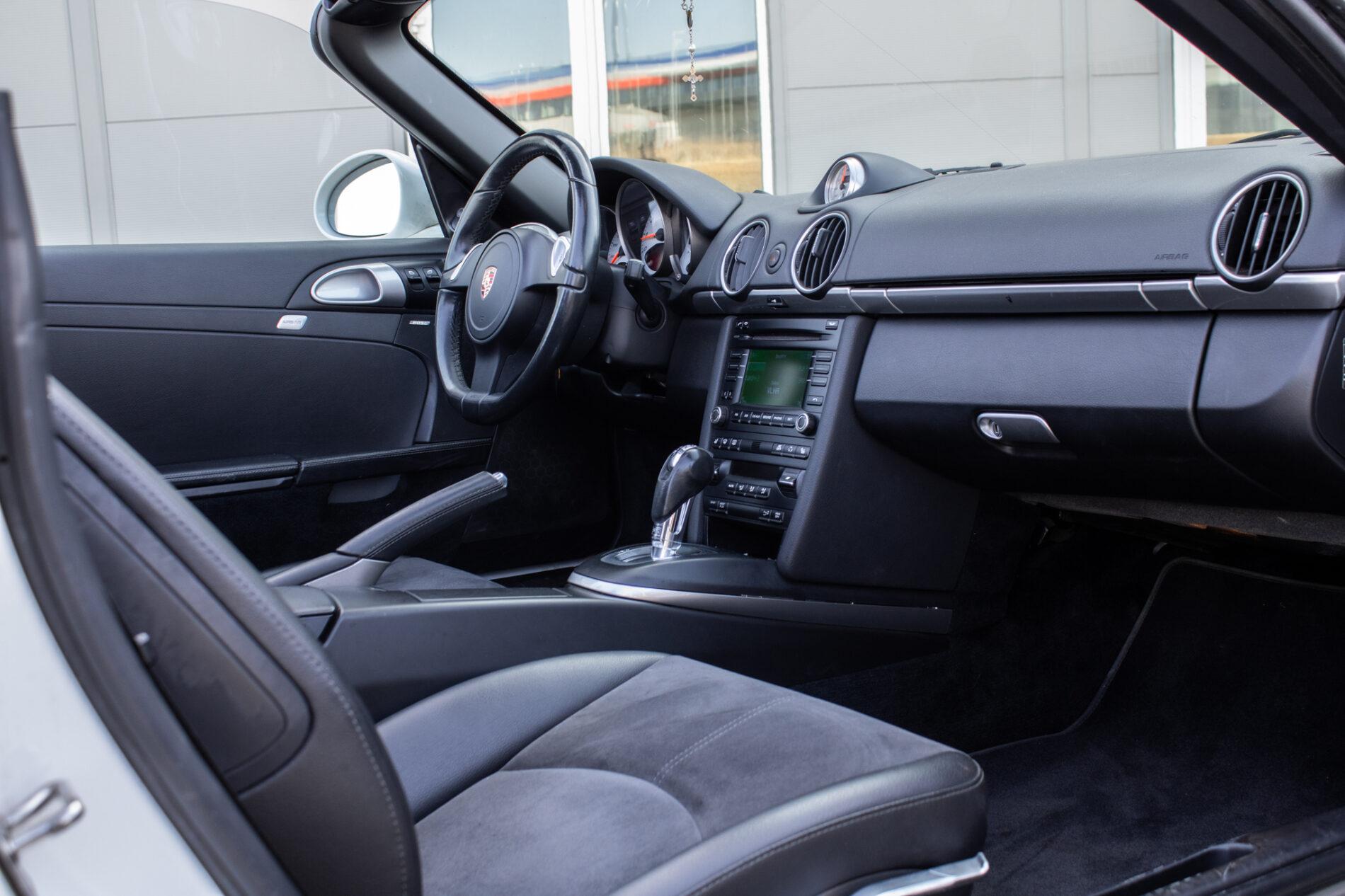 2010 Porsche Boxster S, bílá kabriolet, 57 649 km