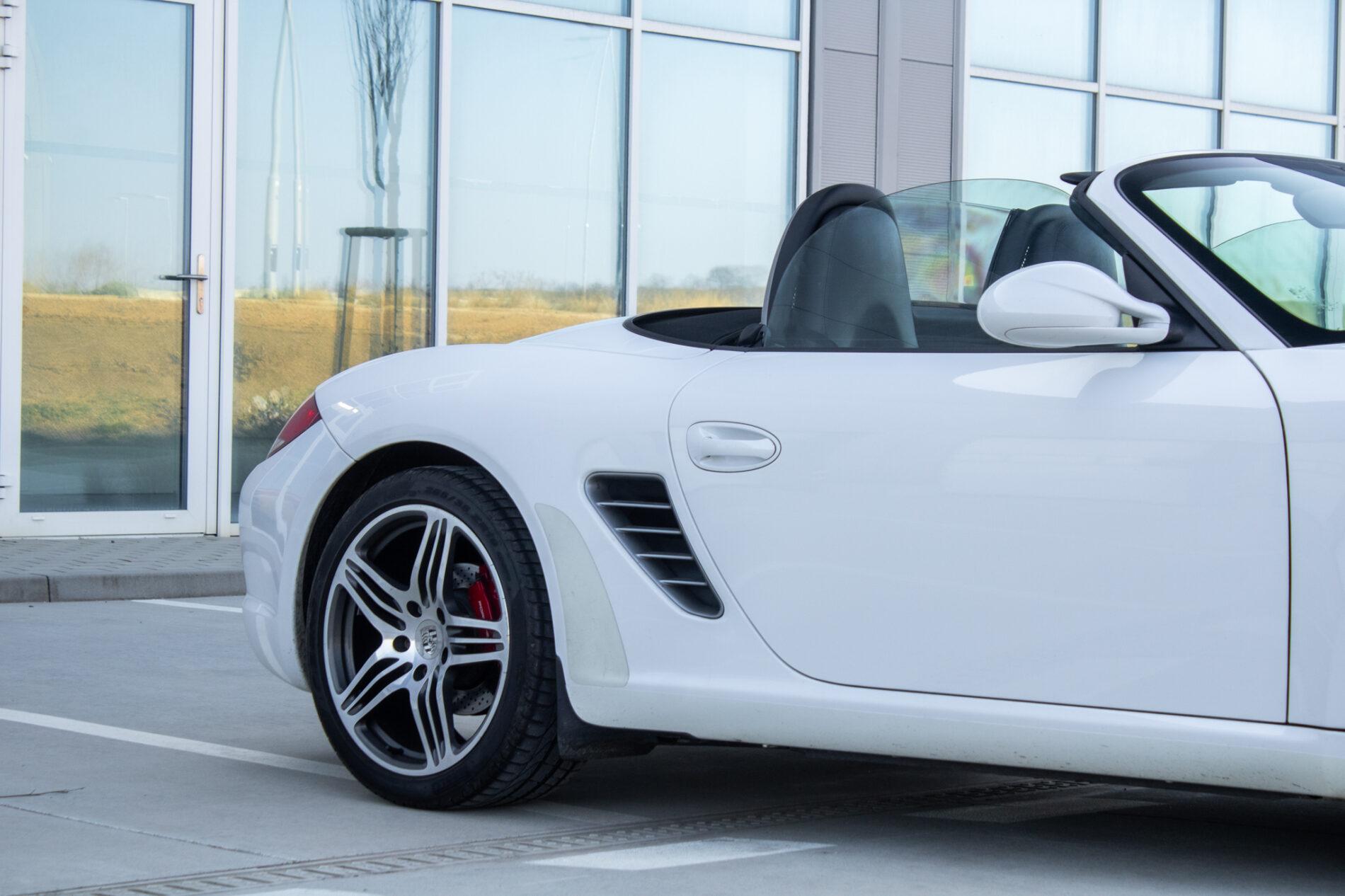 2010 Porsche Boxster S, bílá kabriolet, 57 649 km