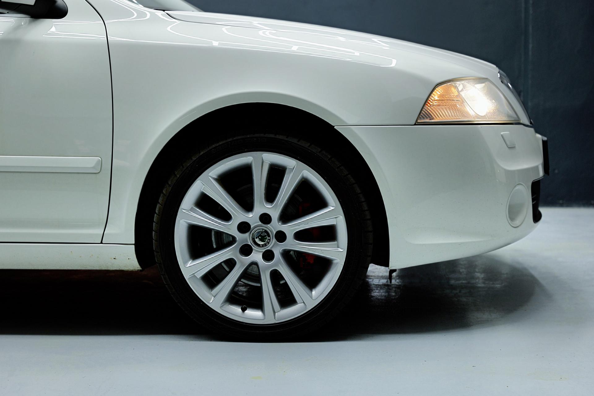 2009 Skoda Octavia RS mk2 combi, bílá kombi, 129 910 km