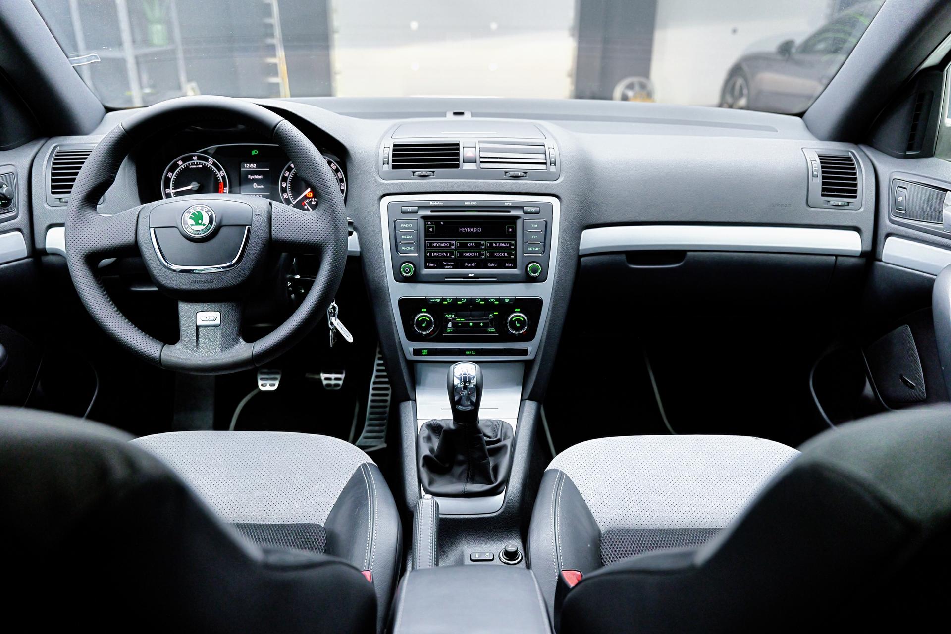 2009 Skoda Octavia RS mk2 combi, bílá kombi, 129 910 km