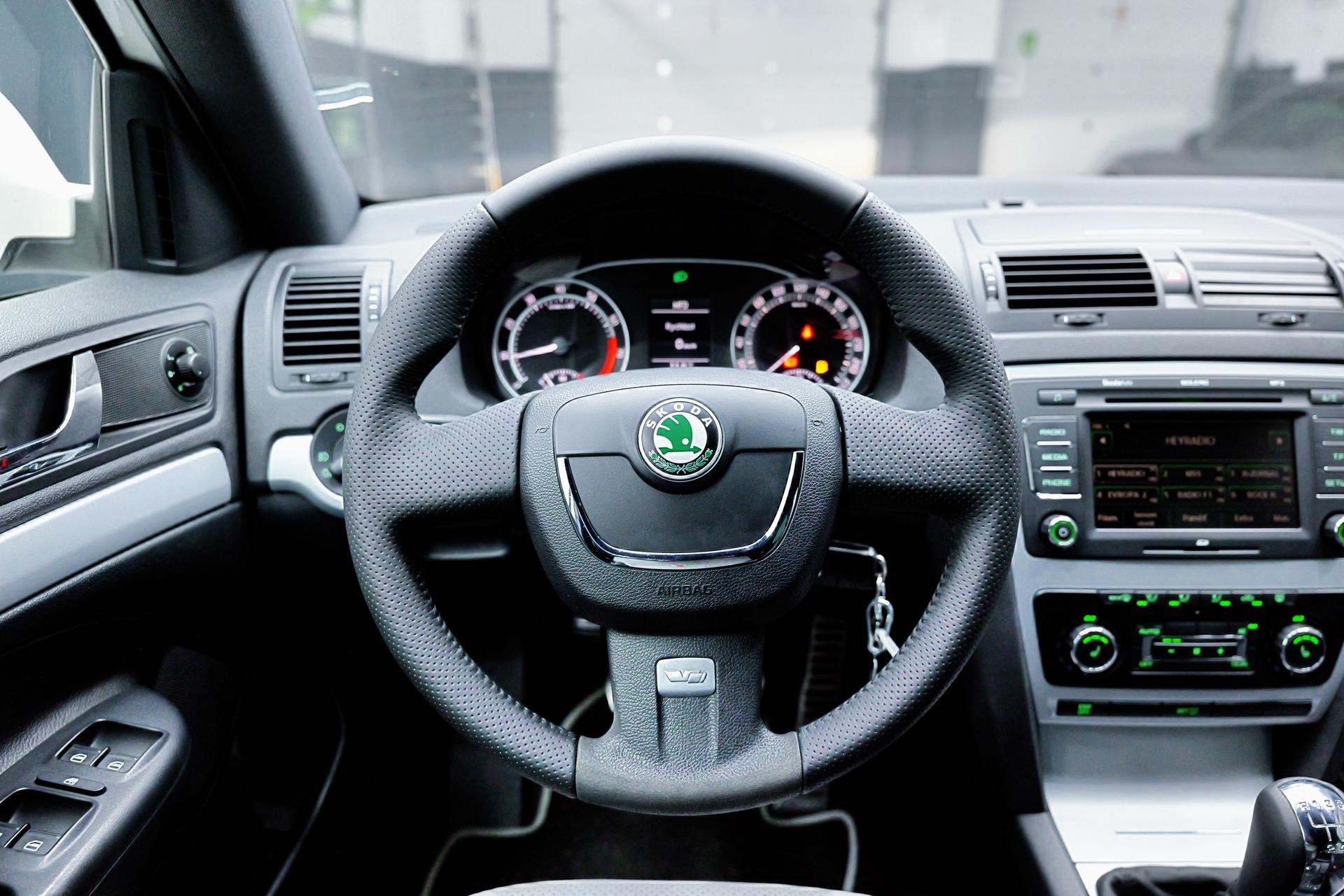 2009 Skoda Octavia RS mk2 combi, bílá kombi, 129 910 km