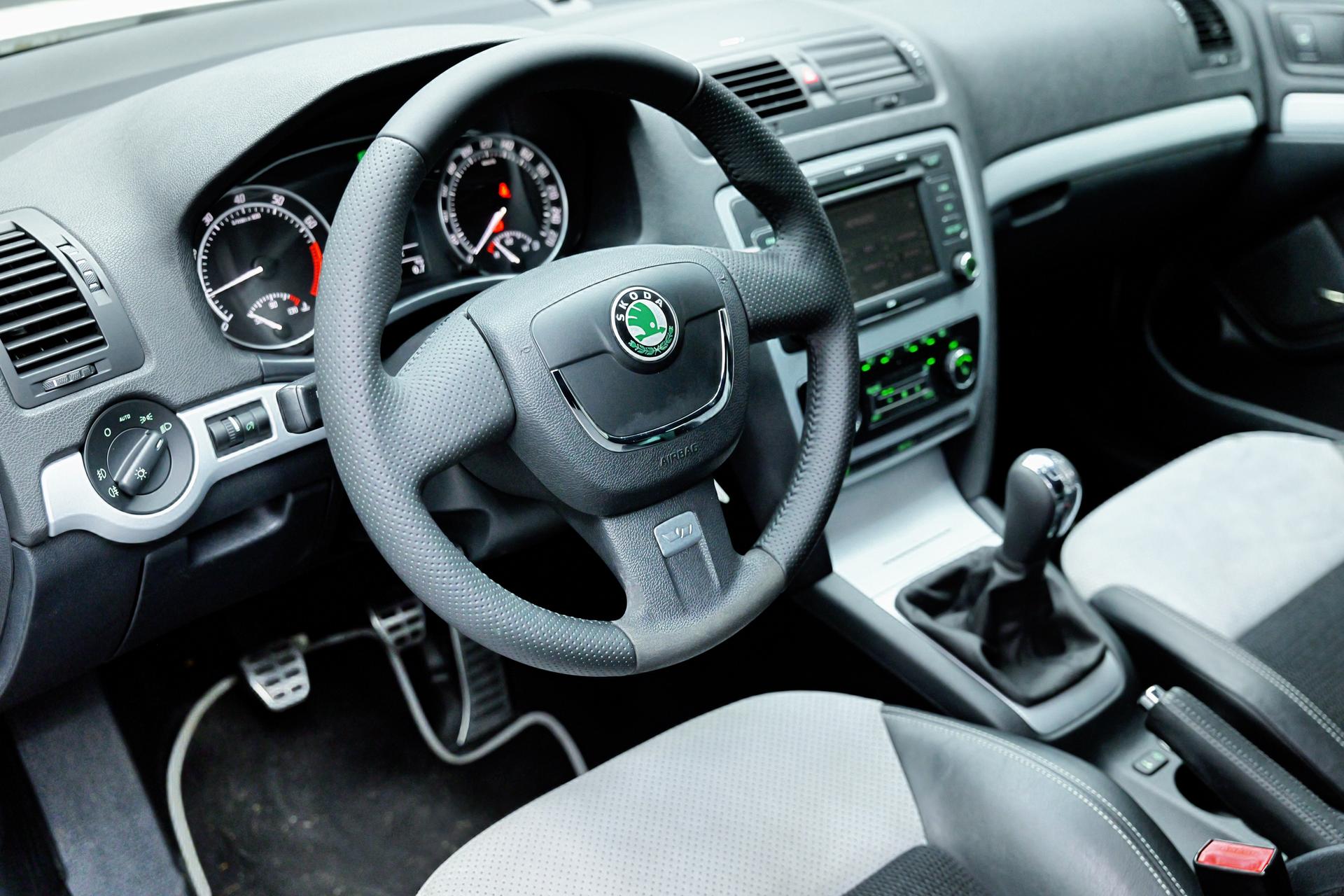 2009 Skoda Octavia RS mk2 combi, bílá kombi, 129 910 km