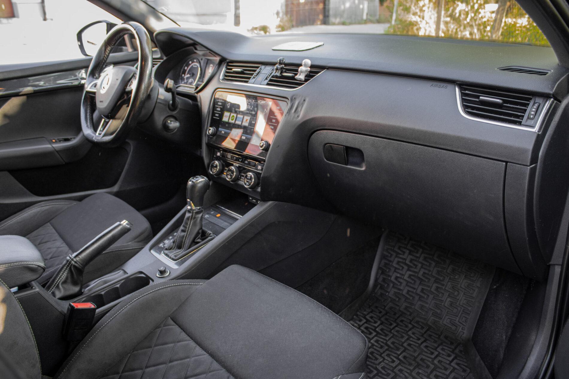 2018 Skoda Octavia RS, černá kombi, 223 705 km