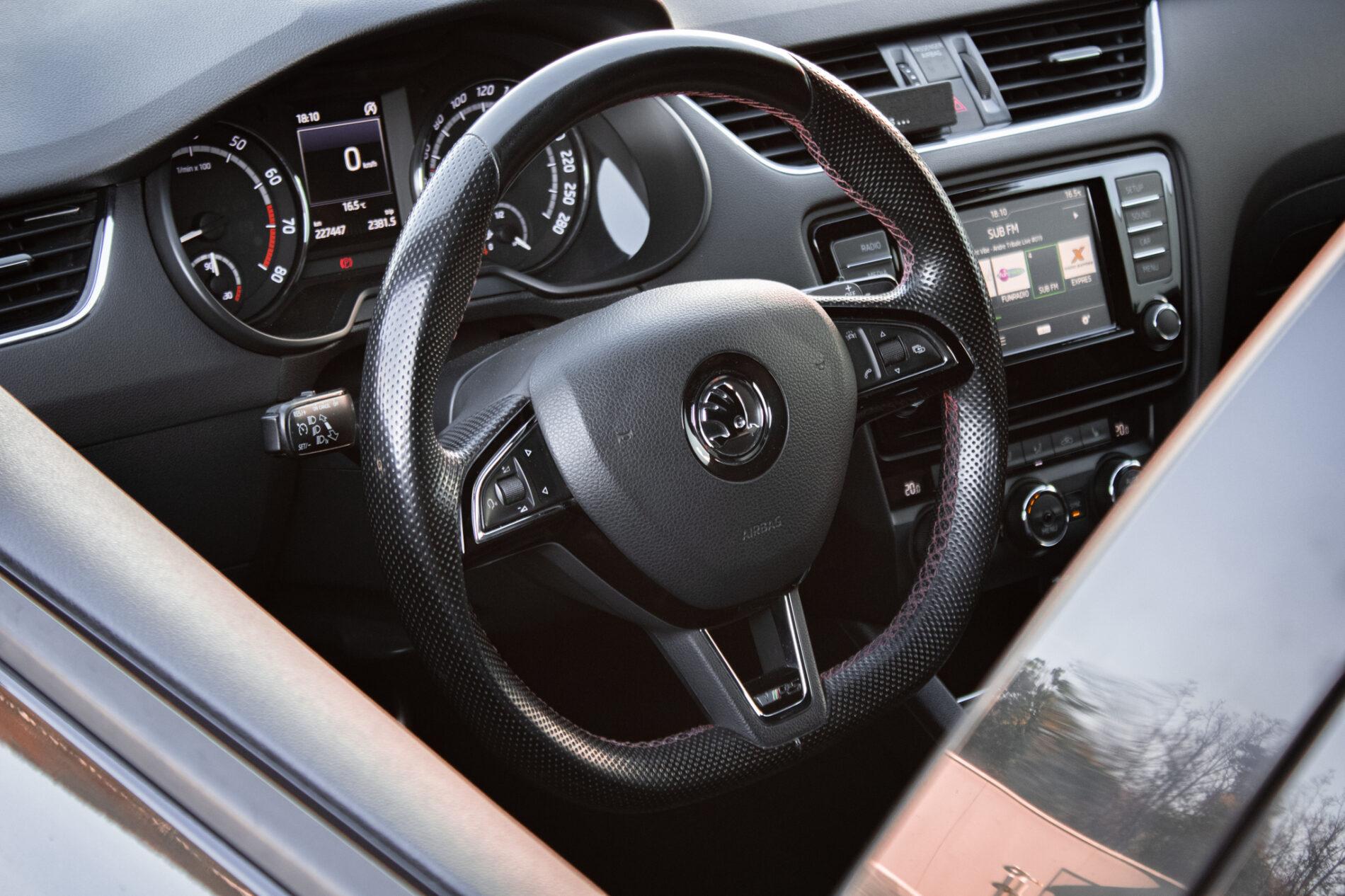 2016 Skoda Octavia RS, černá sedan, 227 447 km